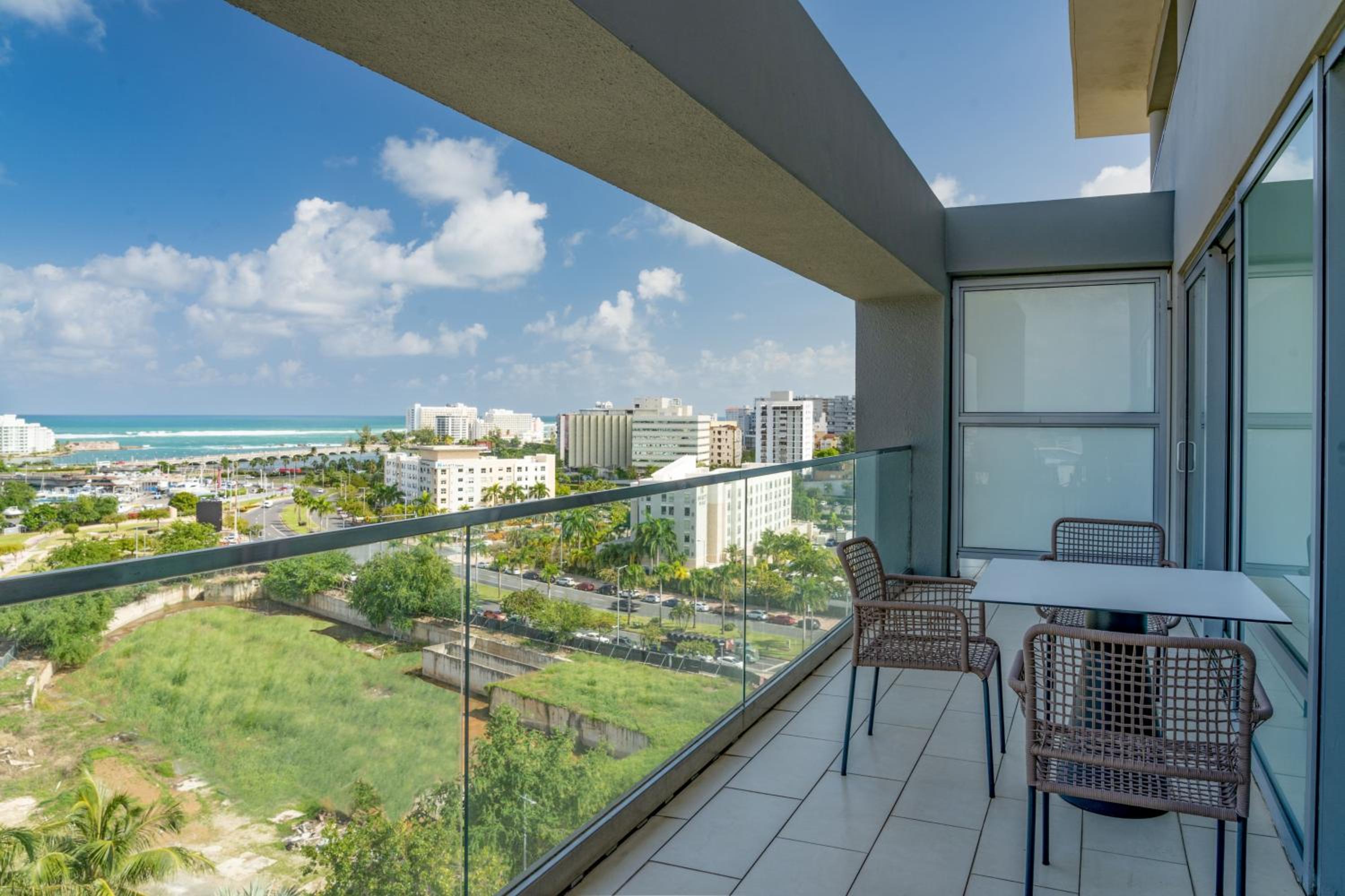 Bay View Suite, 1 King, Sofa bed, Balcony - Photo 5