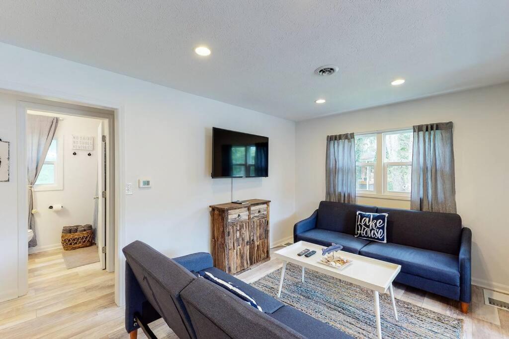 Three-Bedroom House photo 1
