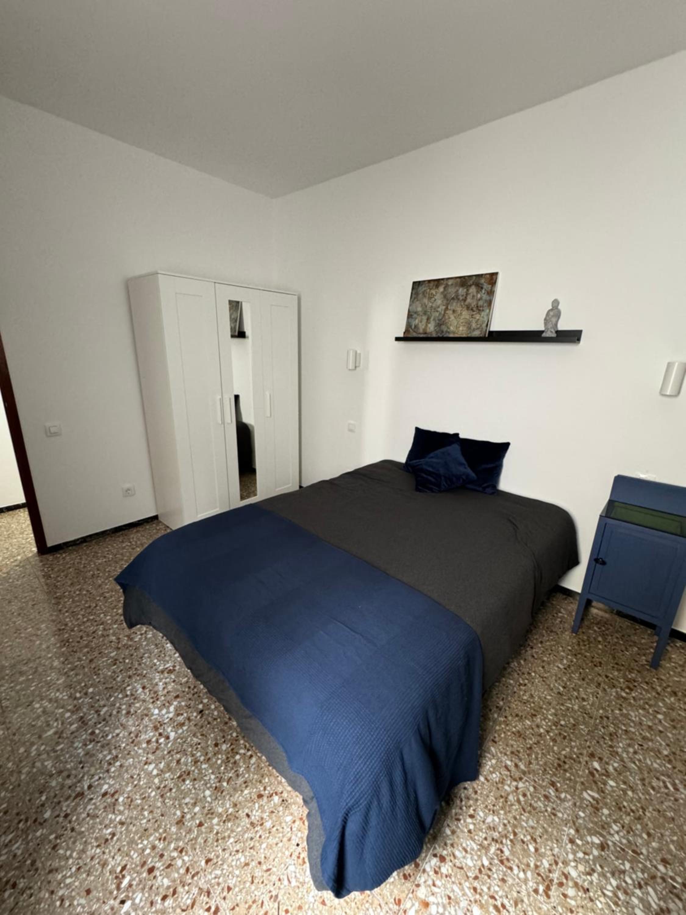 Double Room with Shared Bathroom photo 2