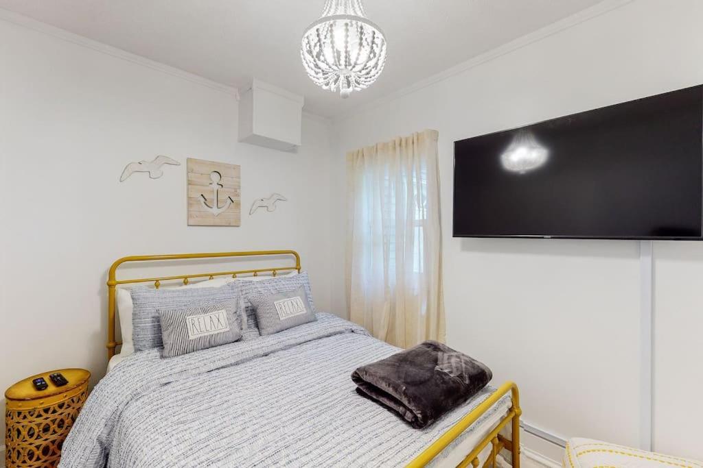 Three-Bedroom House photo 2