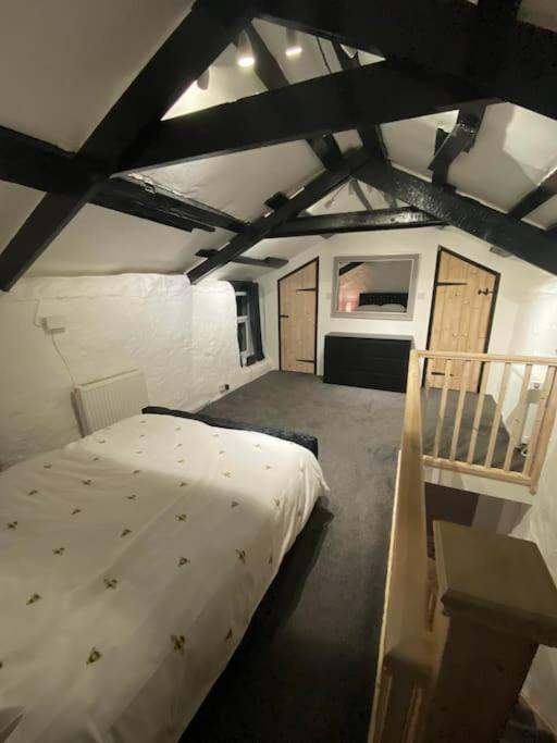 One-Bedroom House photo 1