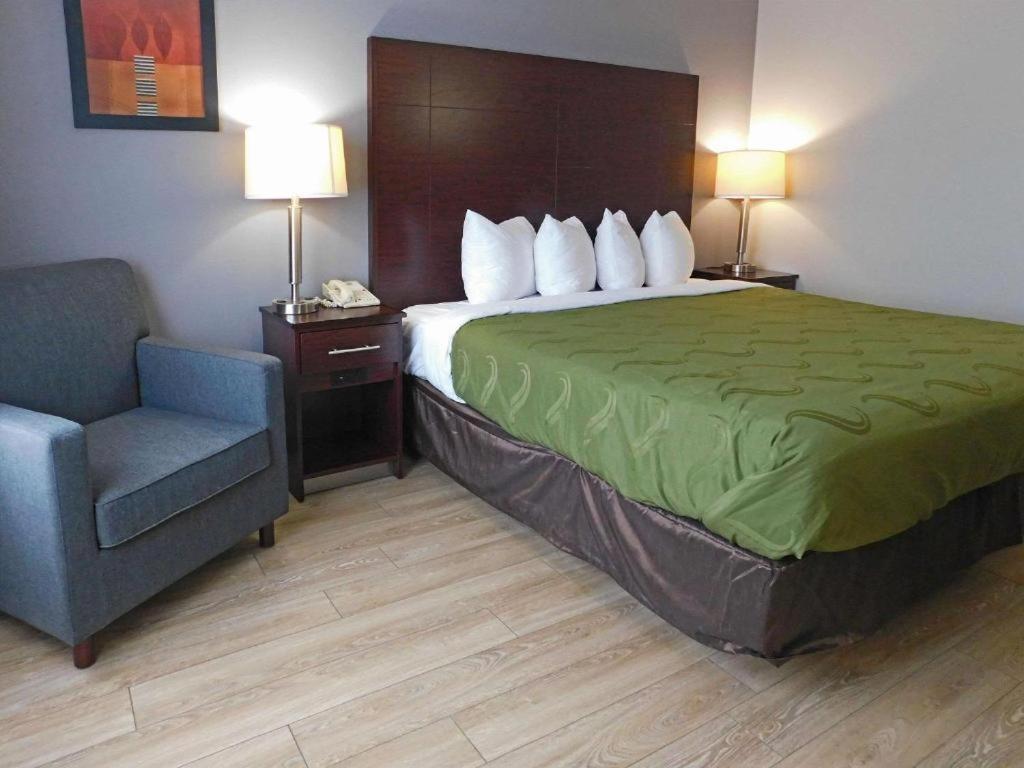 King Room - Non Smoking - Photo 1