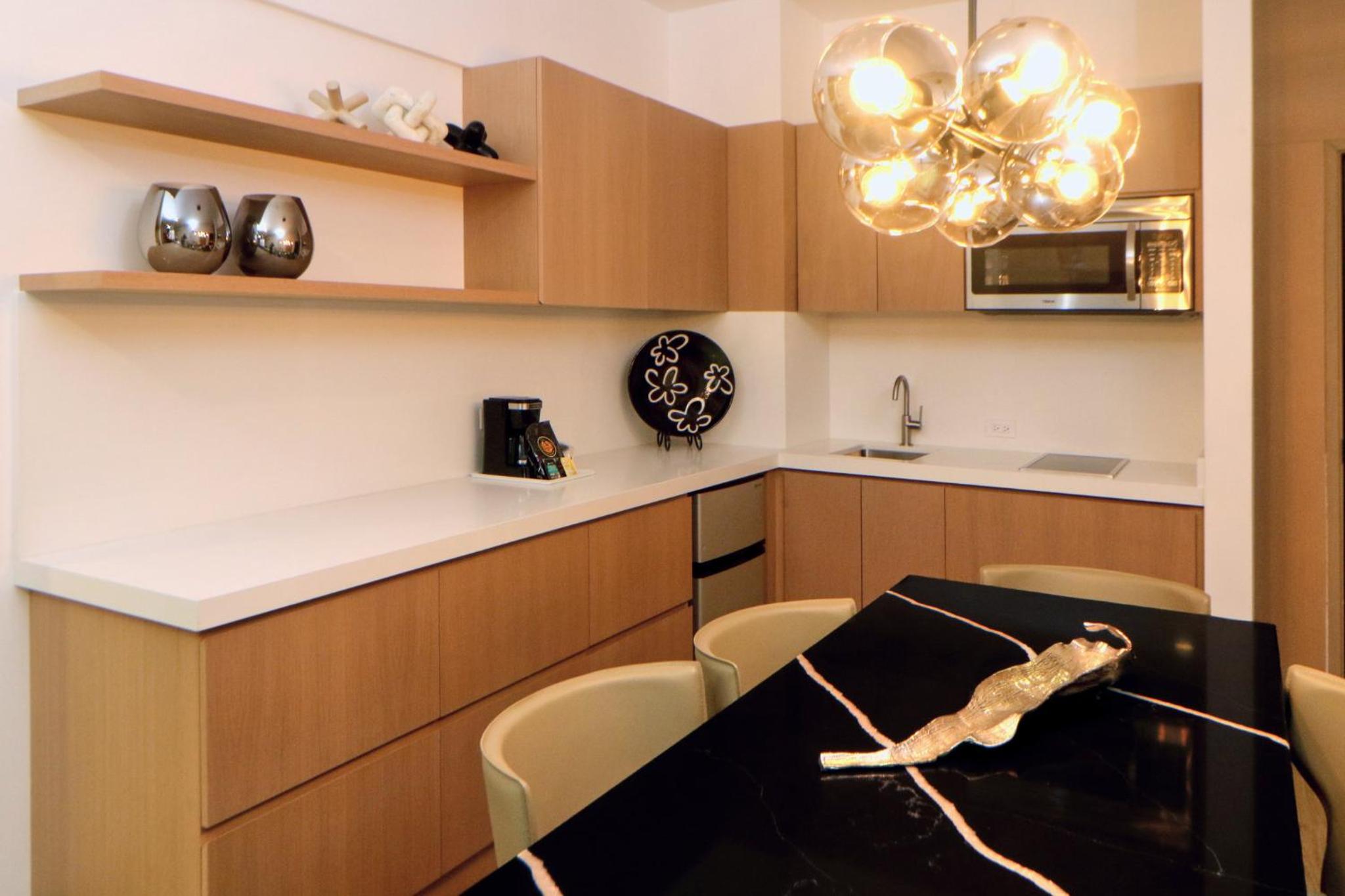 Luxury King Suite photo 3
