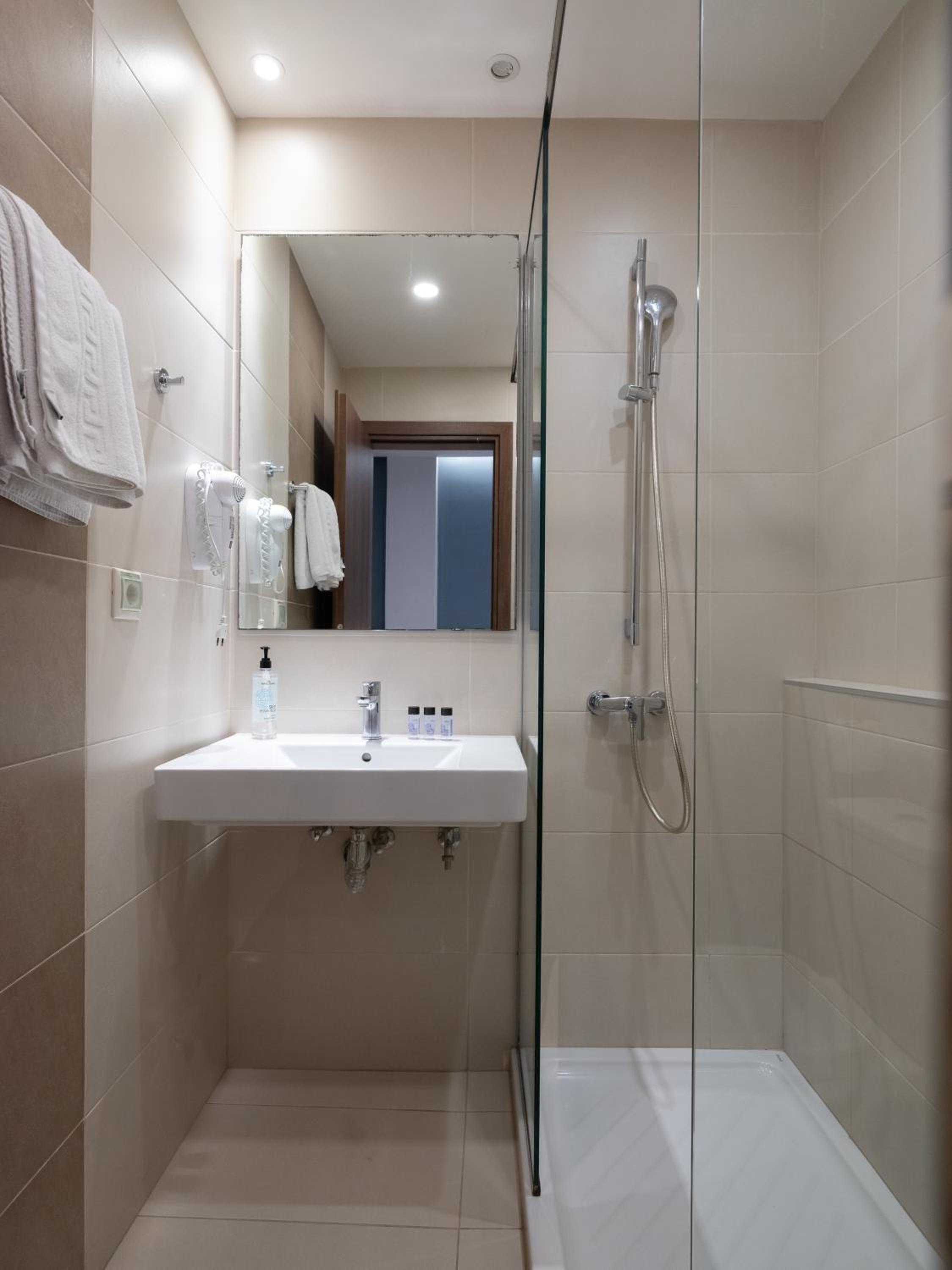 Double or Twin Room photo 3