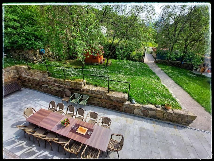 Seven-Bedroom House photo 2