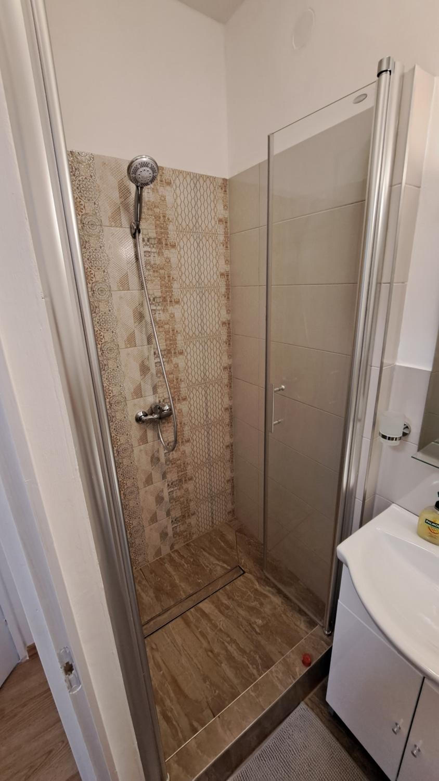 Twin Room - Photo 11