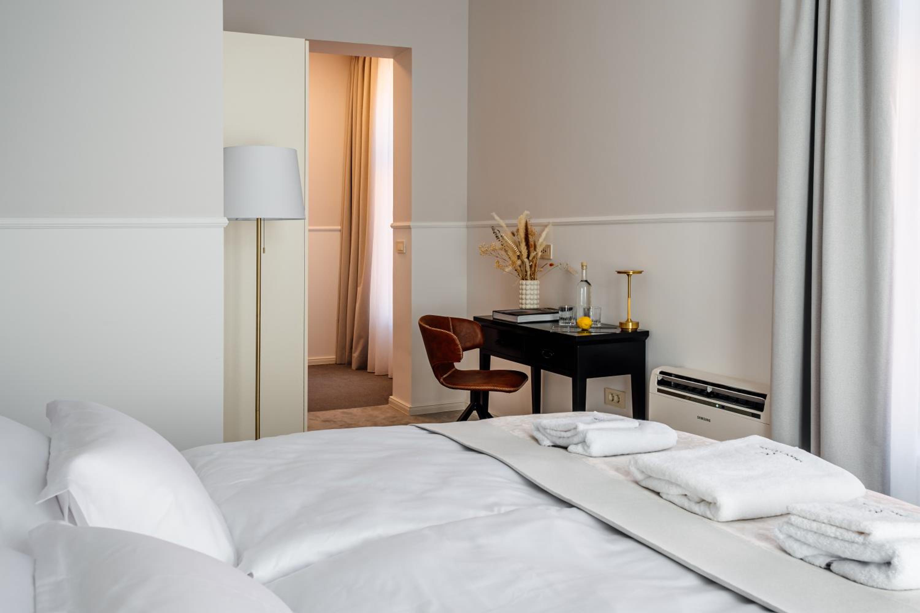 Deluxe Queen Room photo 3