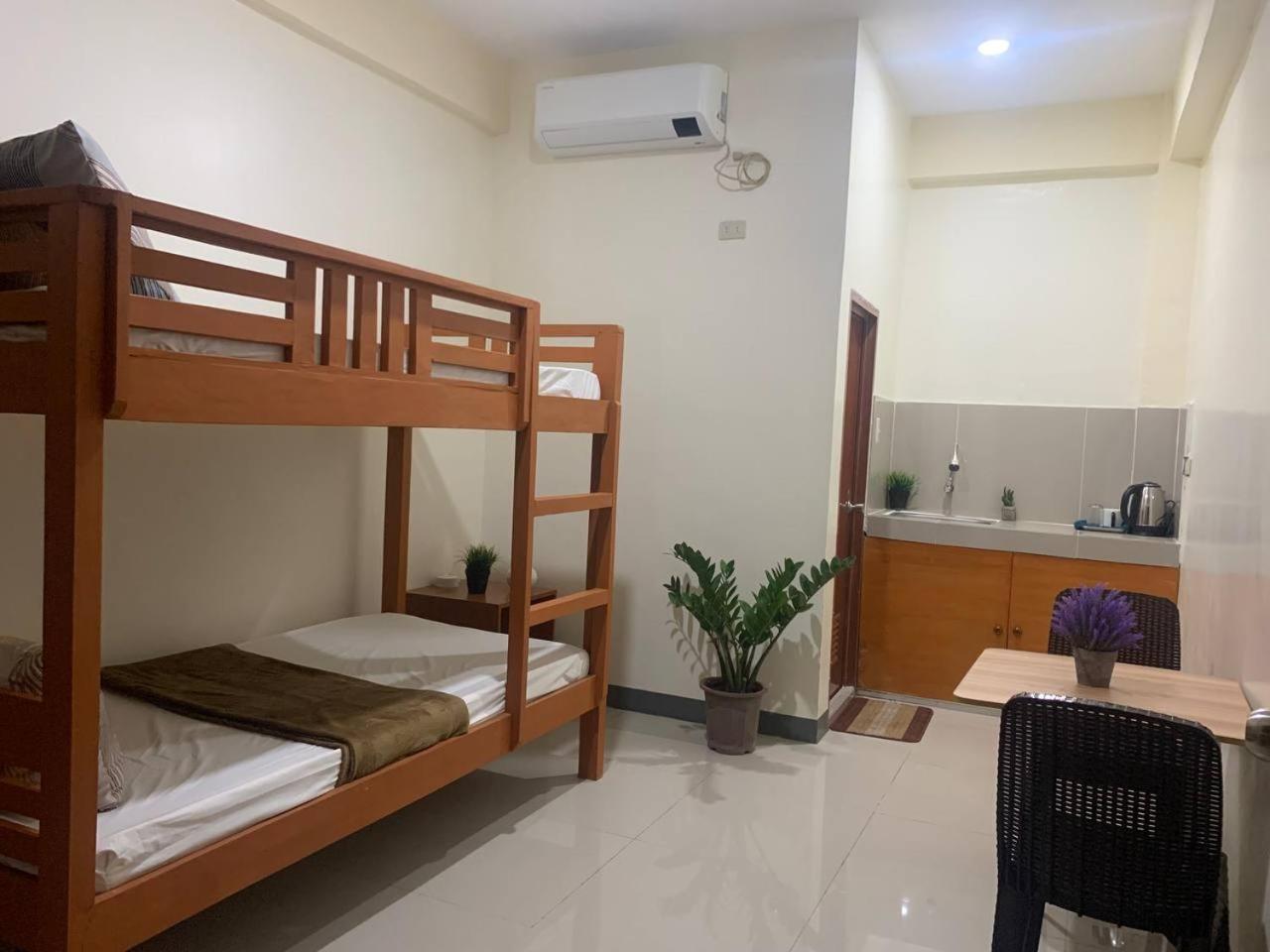 Twin Room - Photo 8