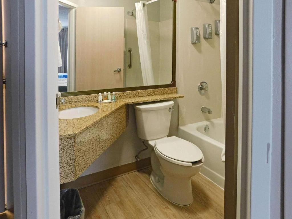 Double Room with Two Double Beds - Non Smoking - Photo 4