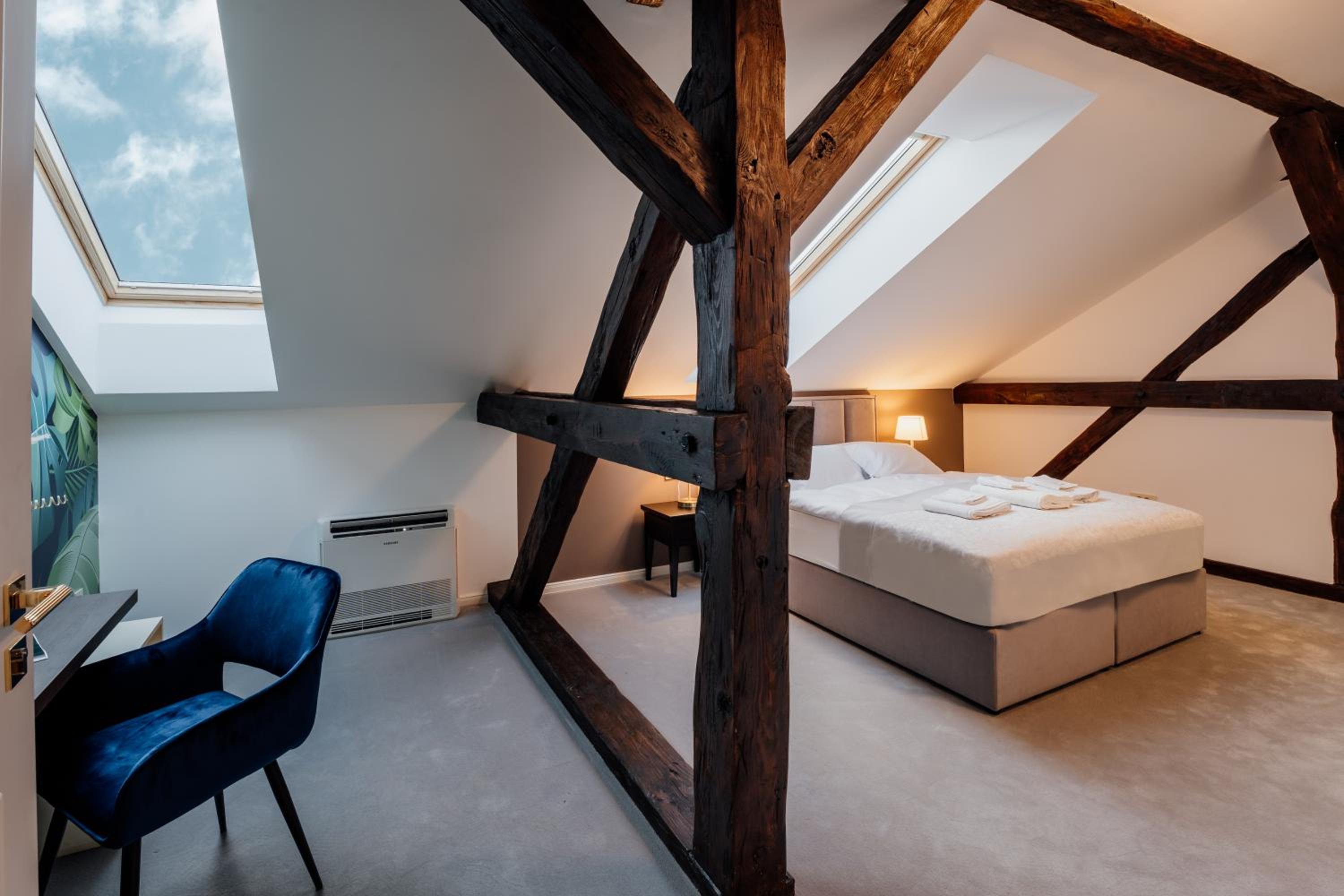 Deluxe Double Room (2 Adults + 1 Child) photo 3