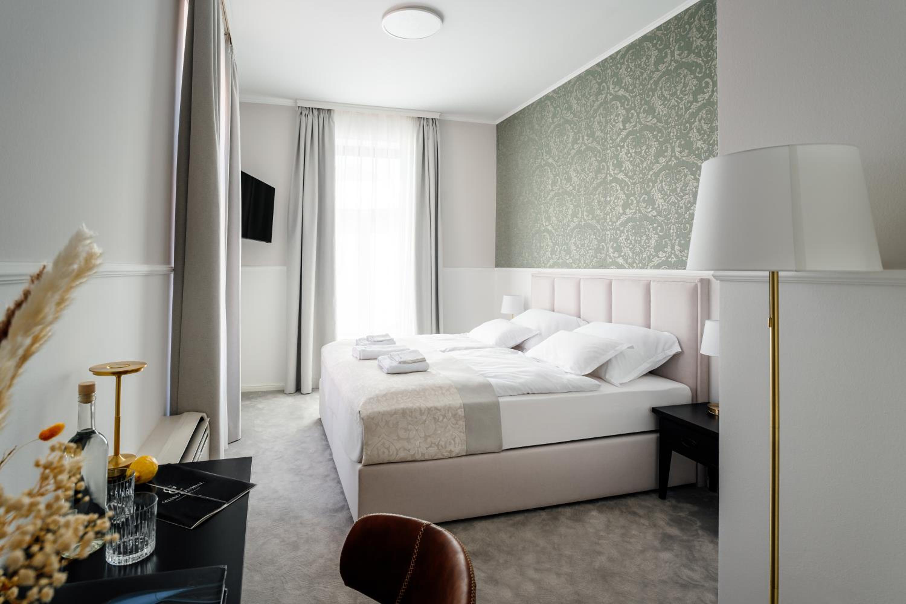 Deluxe Queen Room photo 2