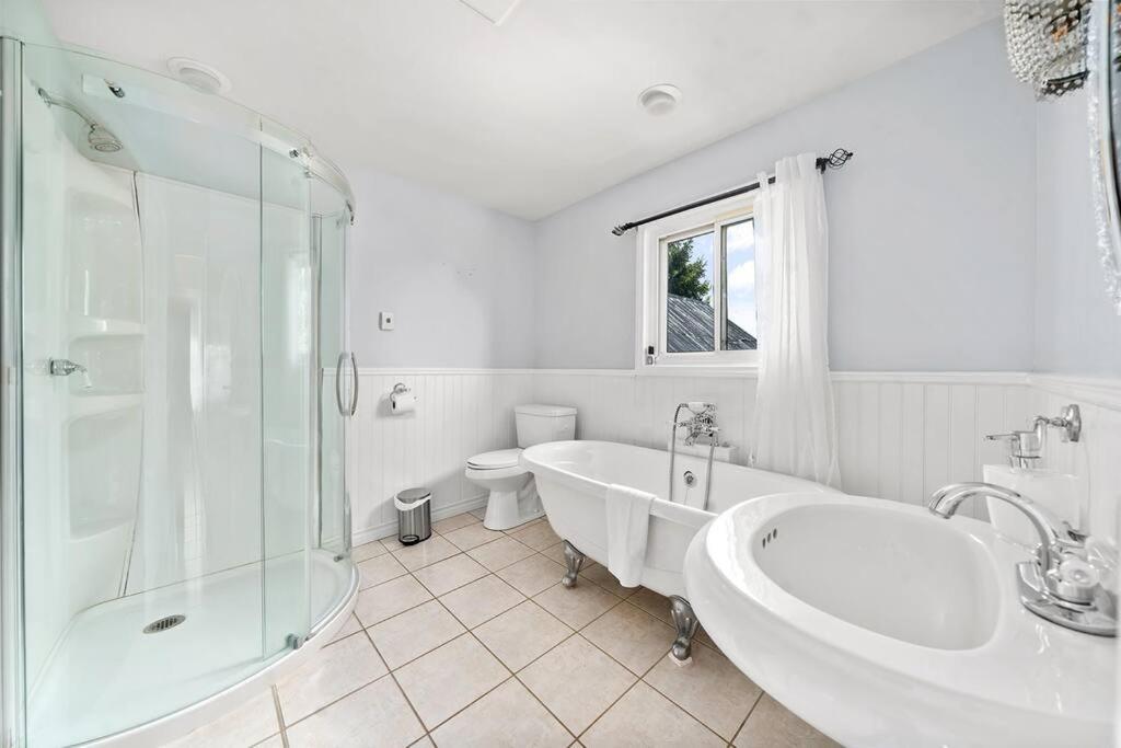 Four-Bedroom House photo 2