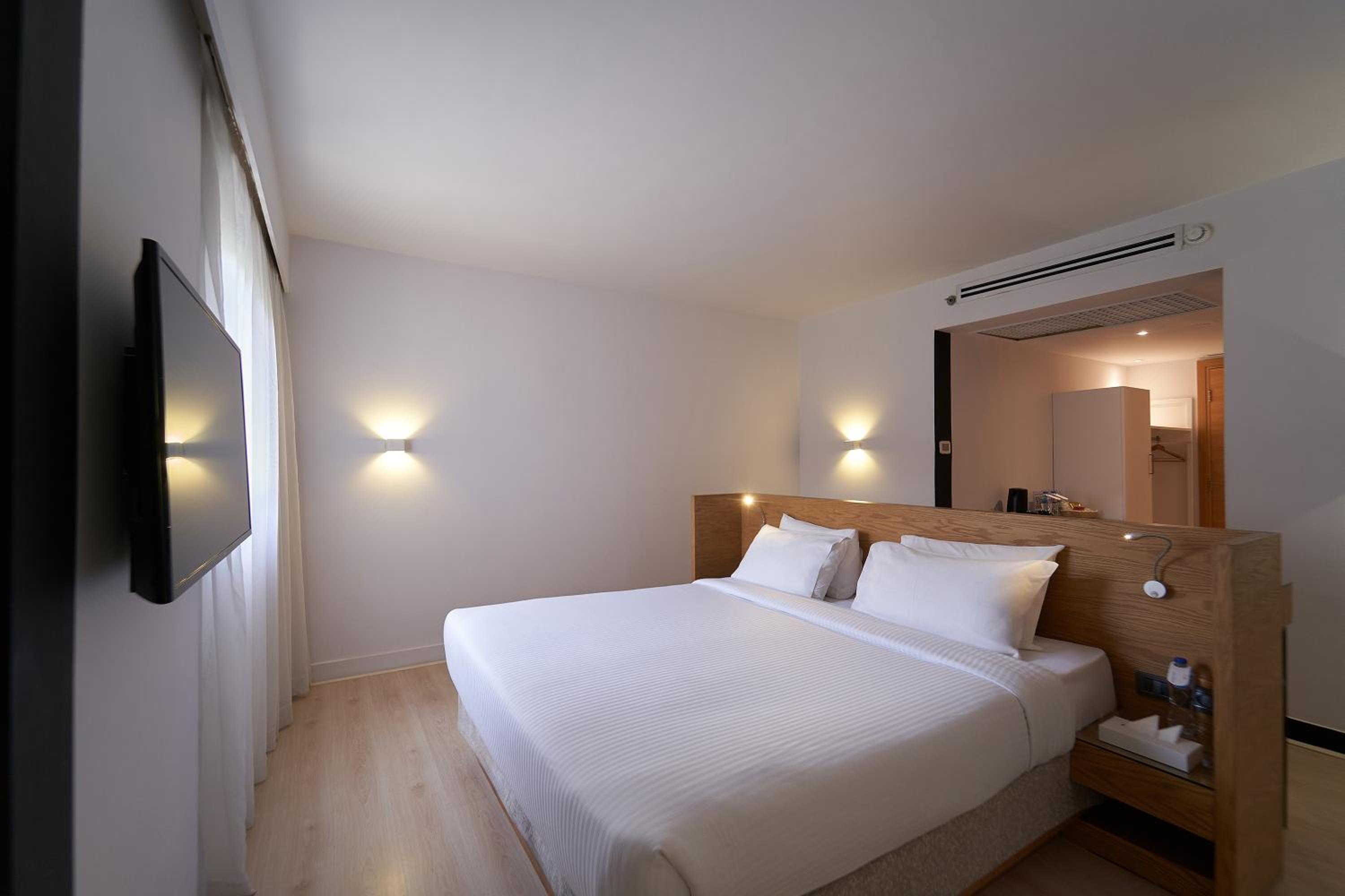 Superior King Room - Photo 5