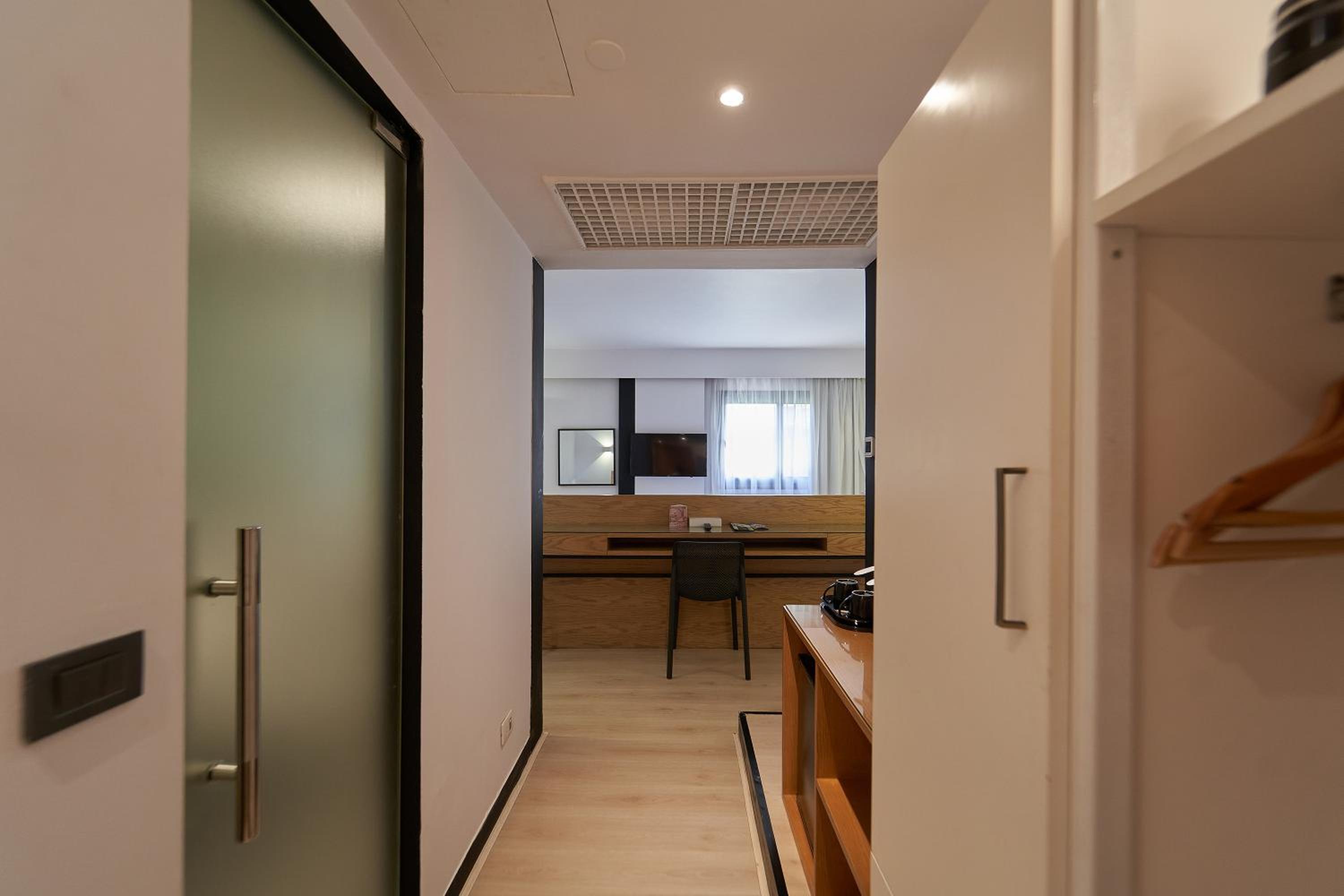 Superior King Room - Photo 6