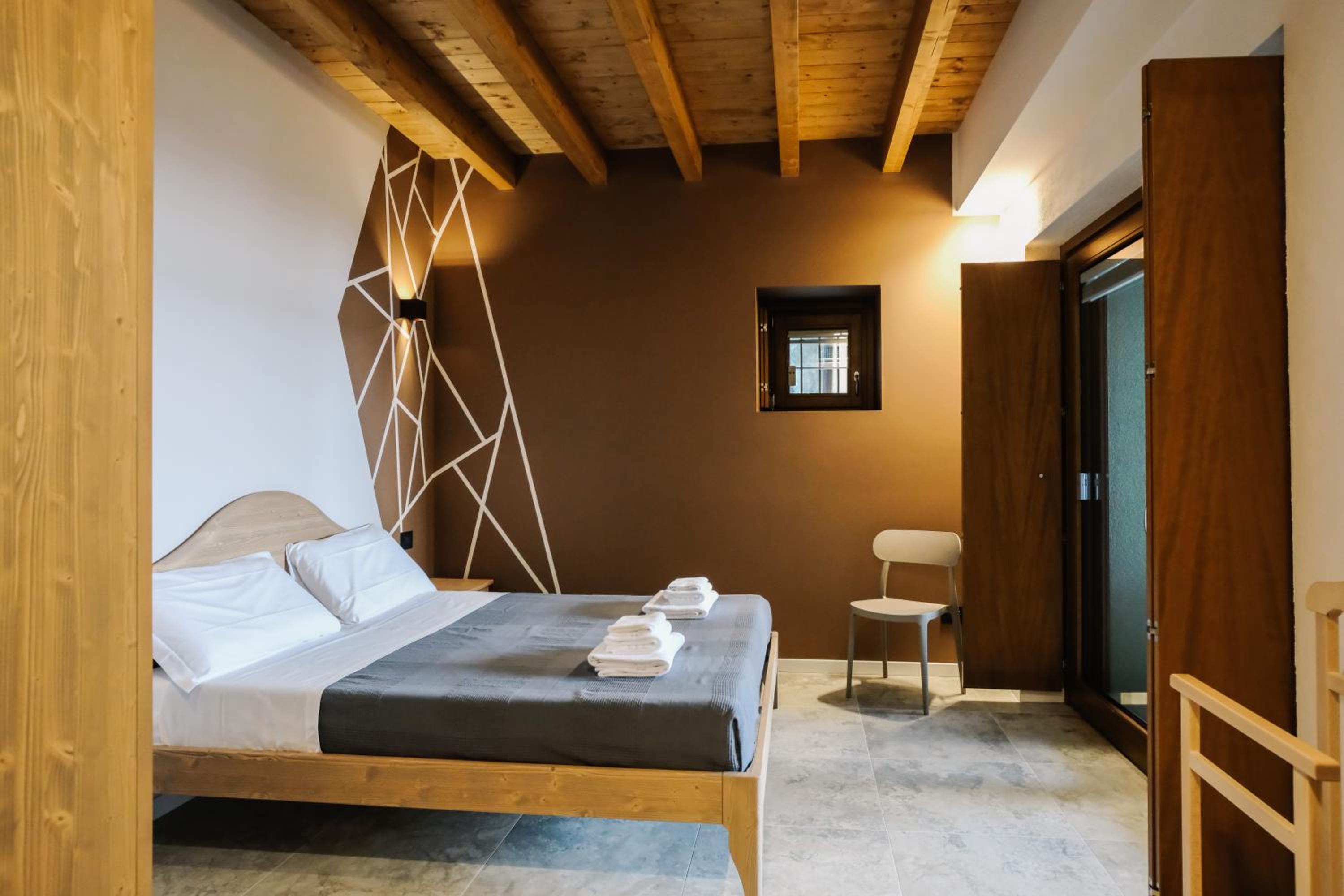 Two-Bedroom Apartment with Lake View