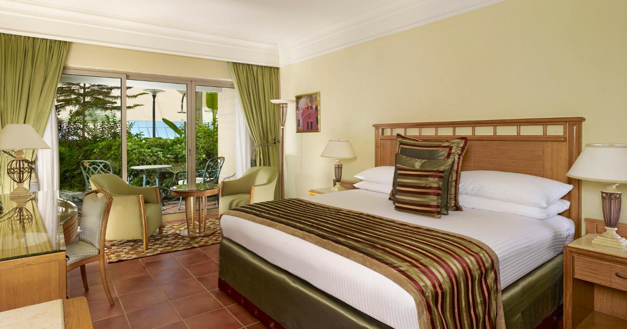 Classic King Room with Pool Access - Photo 4