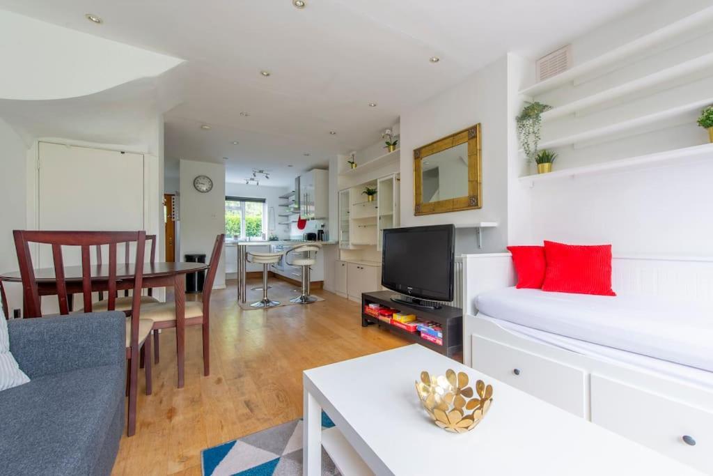 Two-Bedroom House photo 2