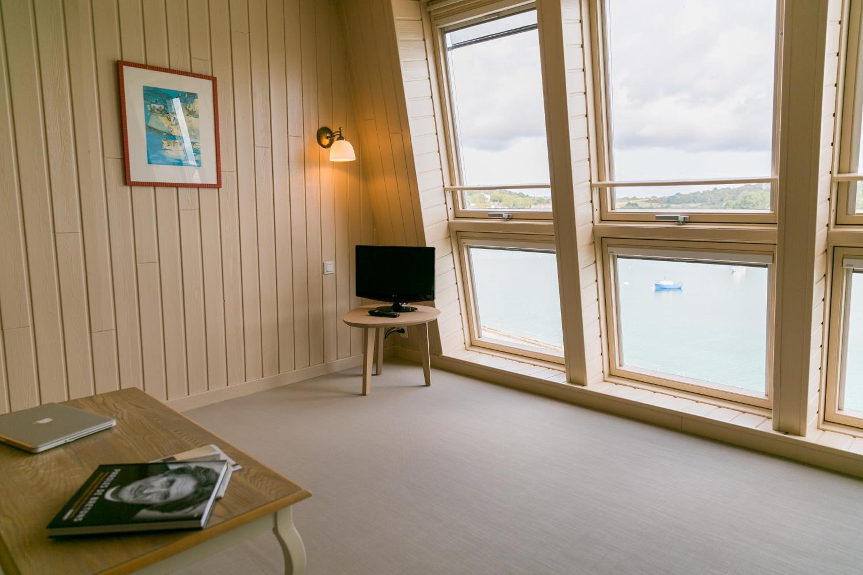 Family Room with Sea View photo 3