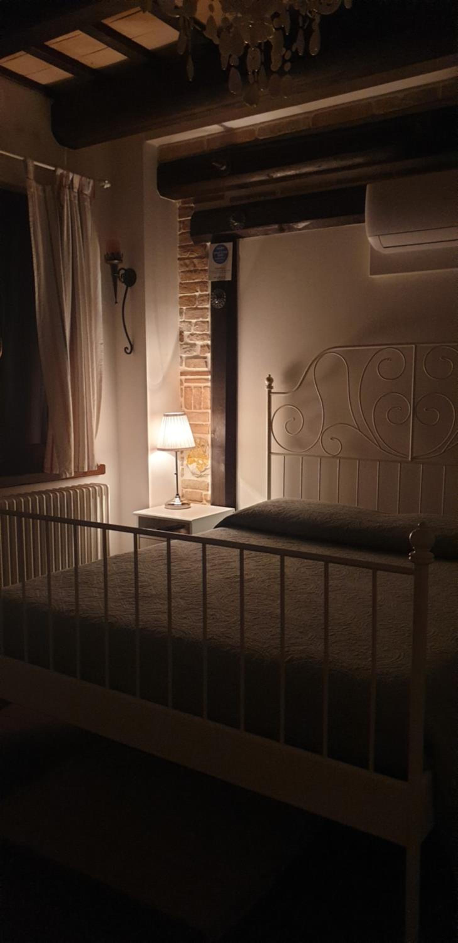 Large Double Room - Photo 1