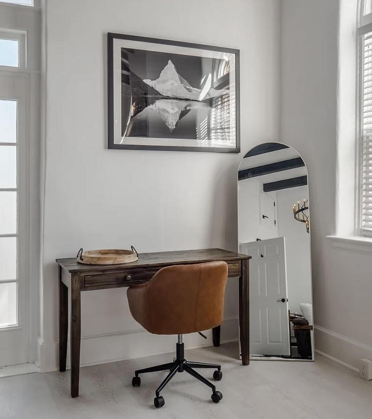 King Room with Roll-In Shower - Disability Access