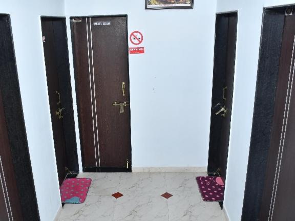 Single Room With Private Bathroom photo 1