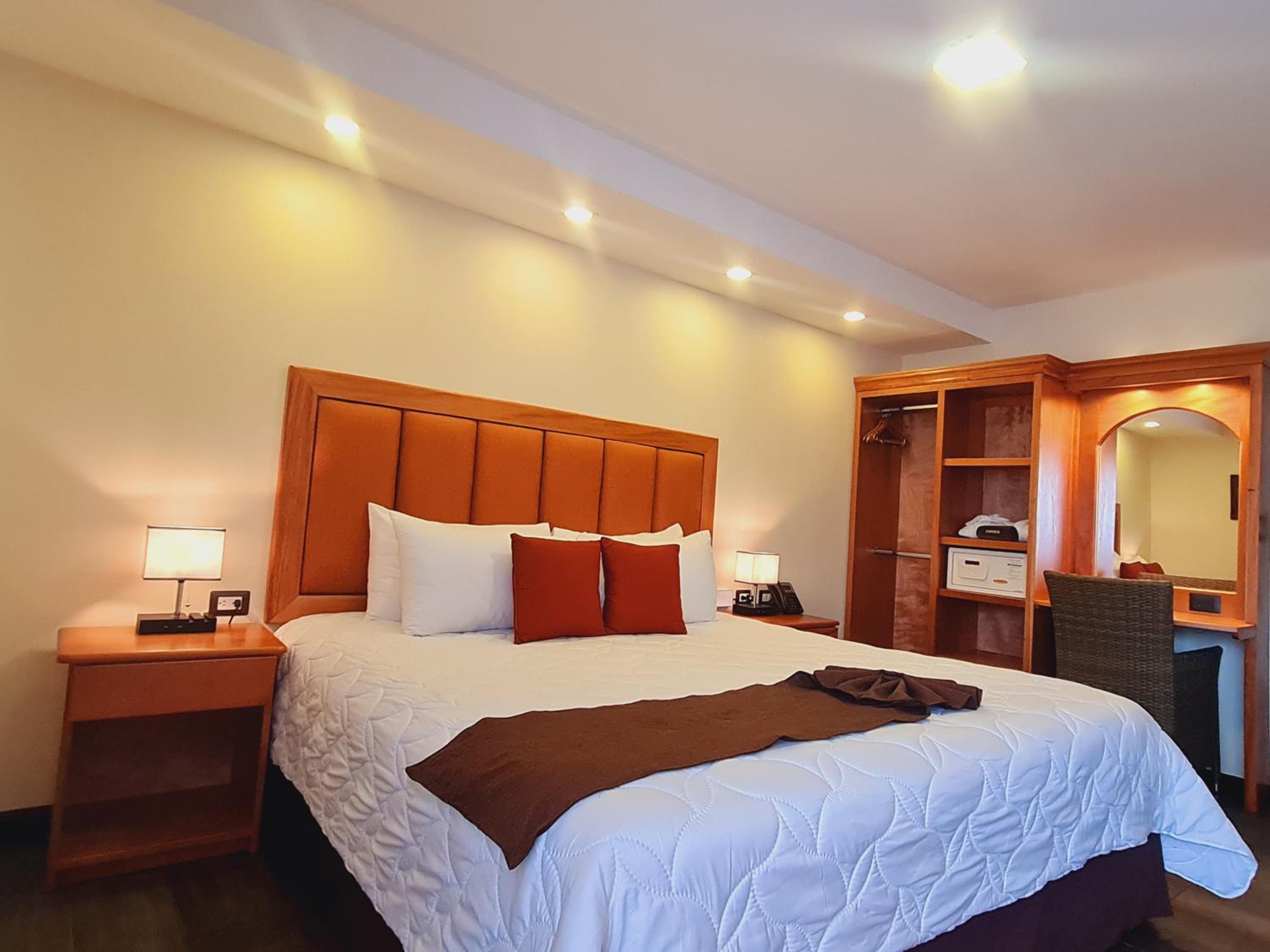 Quetzal Deluxe King Room - Photo 2
