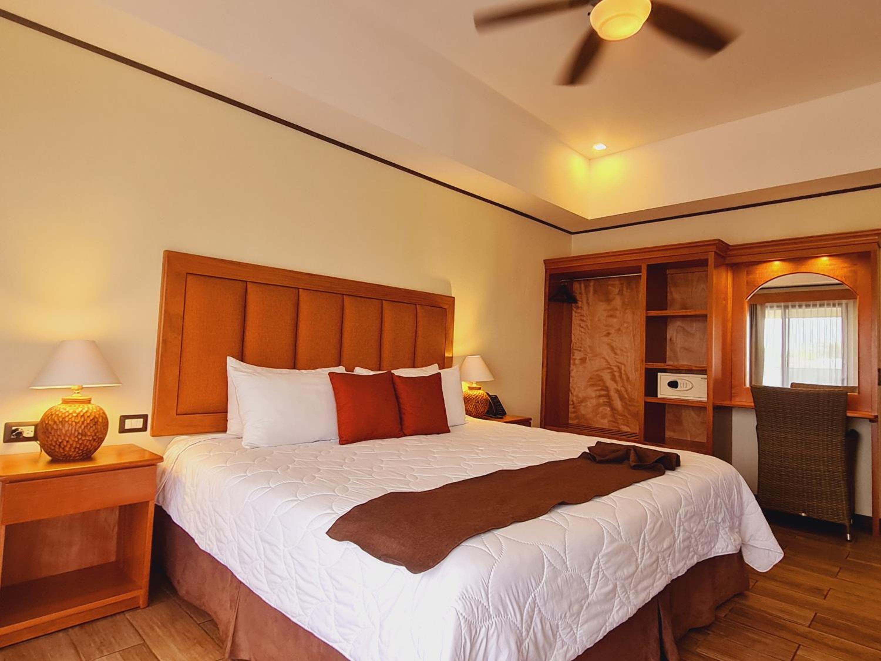 Quetzal Deluxe King Room - Photo 7