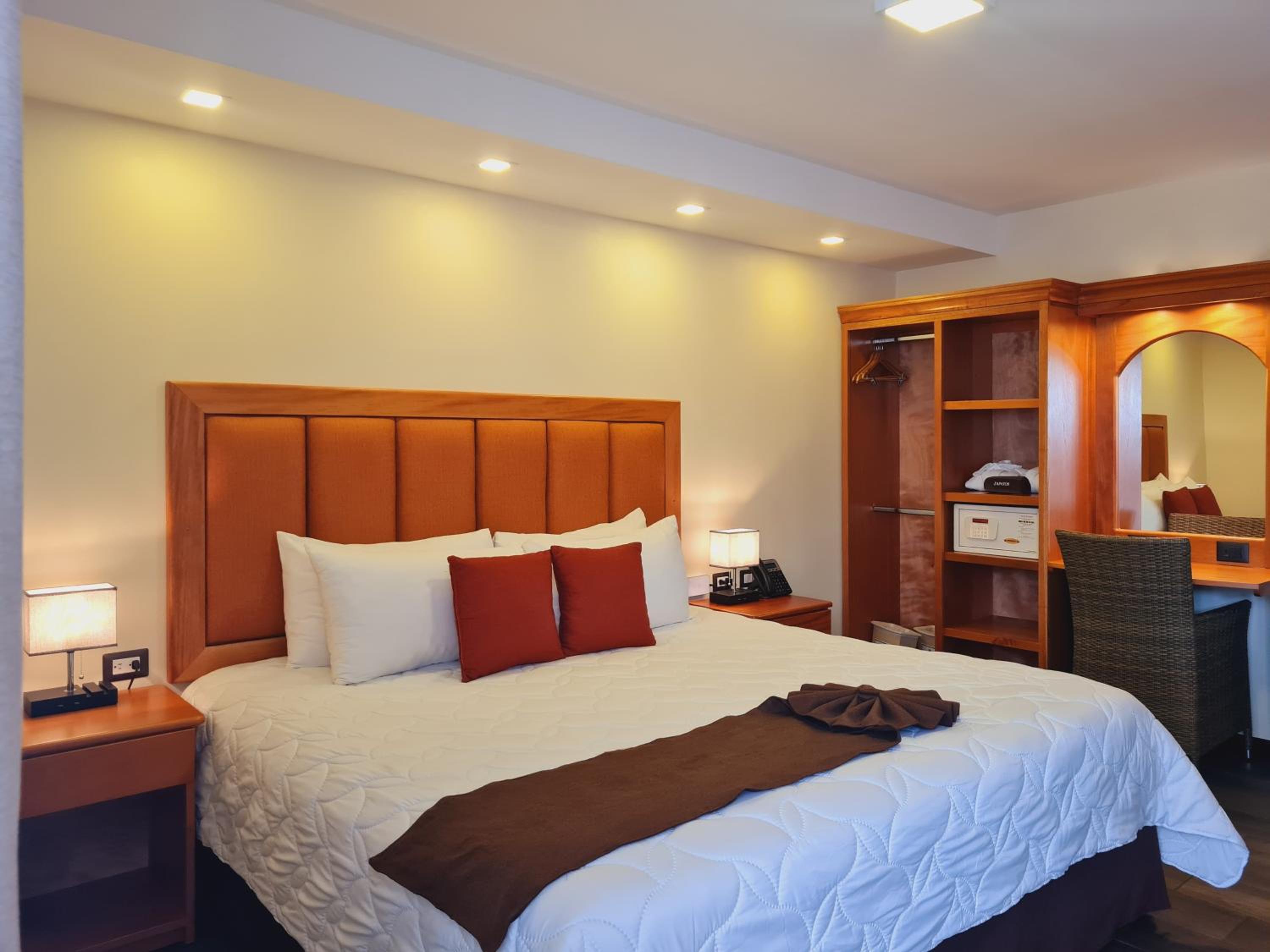 Quetzal Deluxe King Room - Photo 10