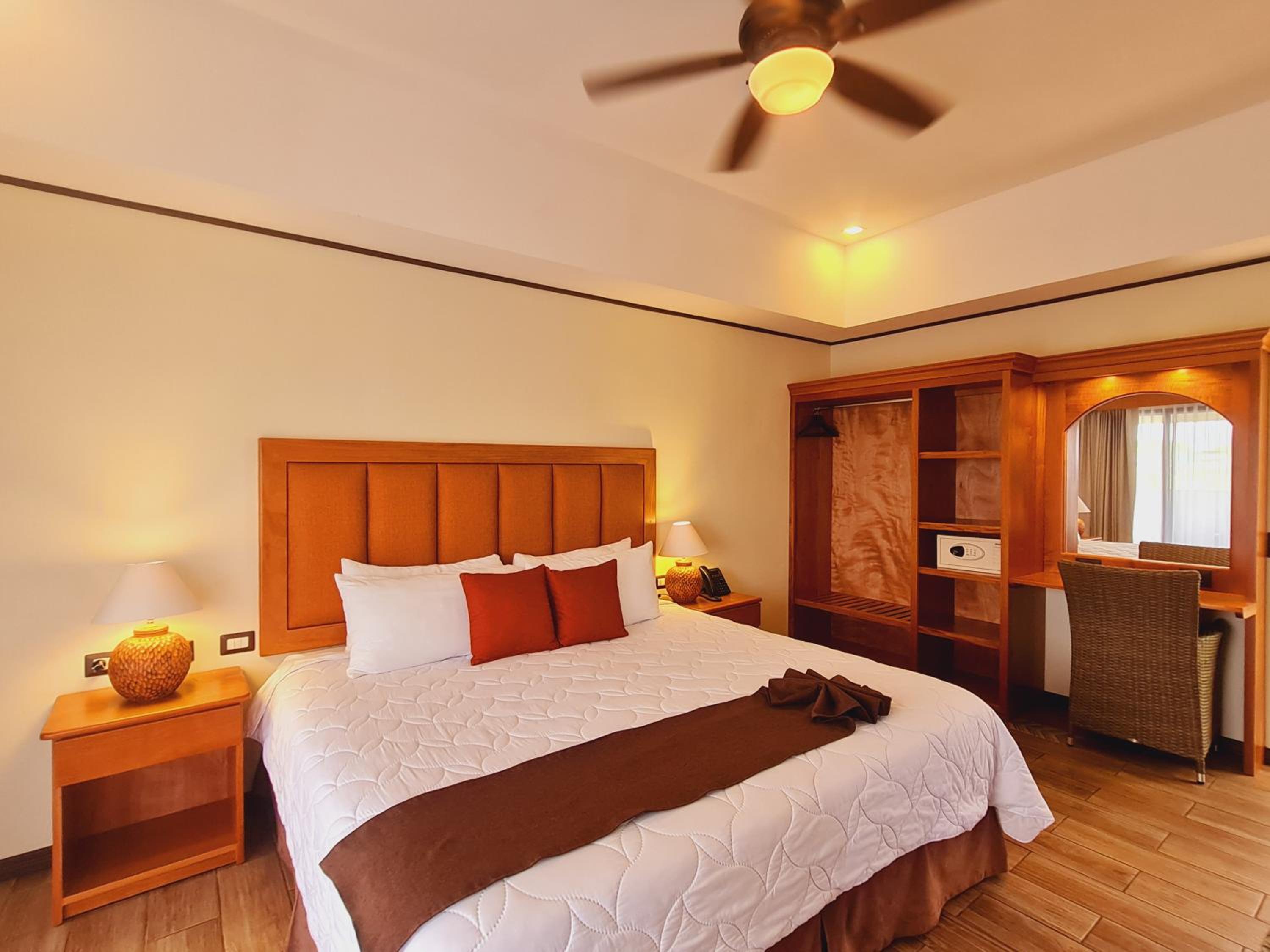Quetzal Deluxe King Room - Photo 13