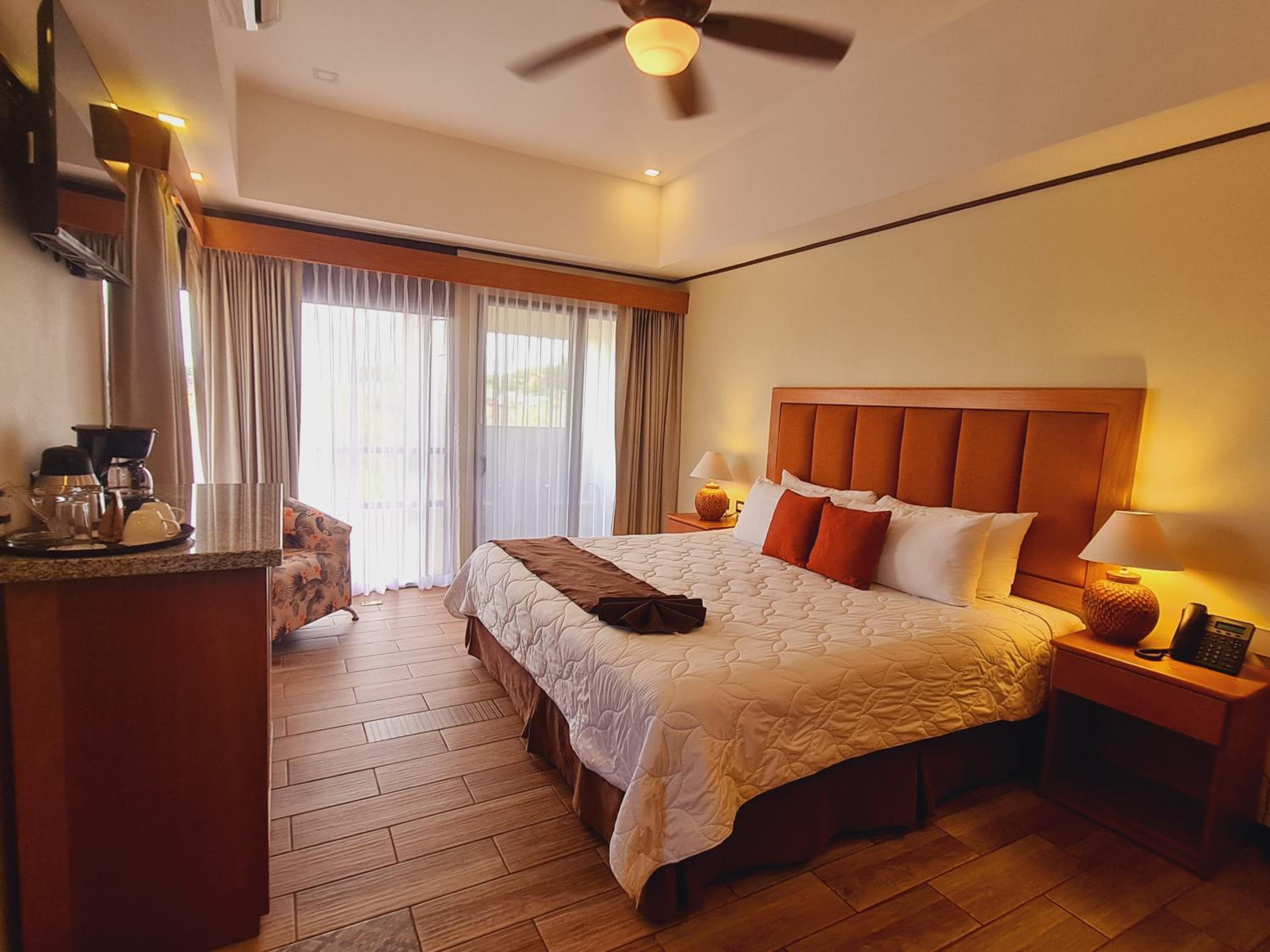 Quetzal Deluxe King Room - Photo 15