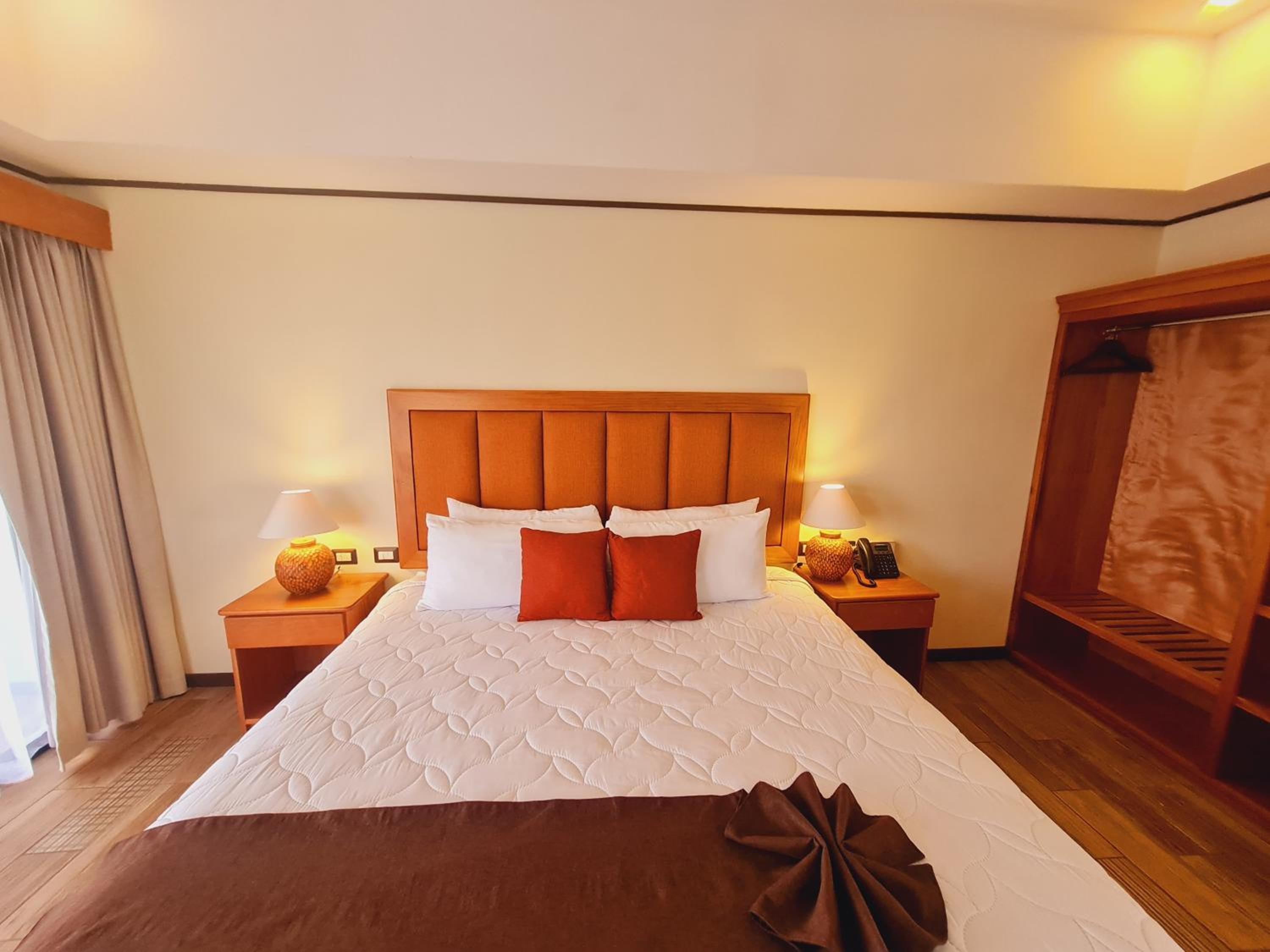 Quetzal Deluxe King Room - Photo 6