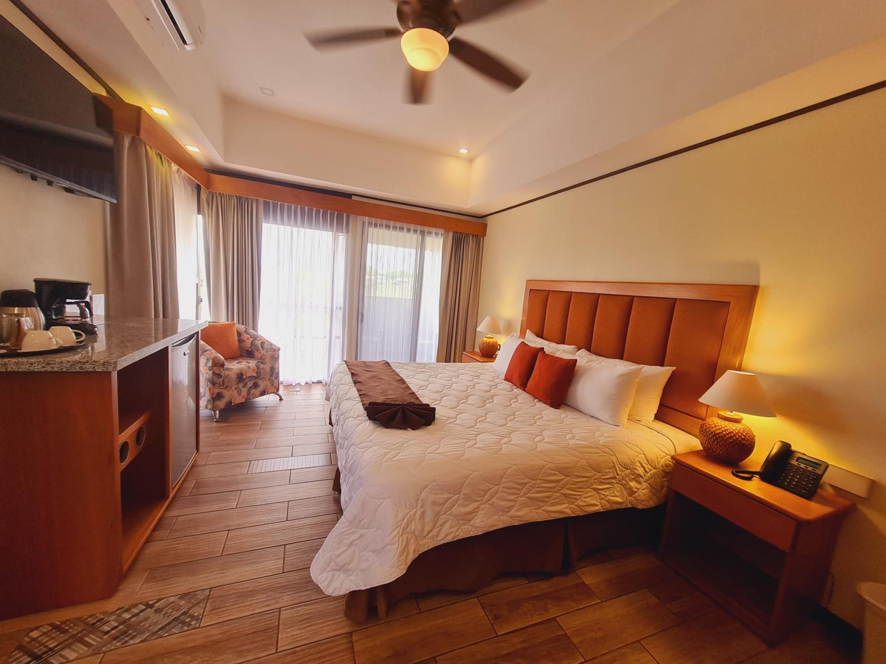 Quetzal Deluxe King Room - Photo 5