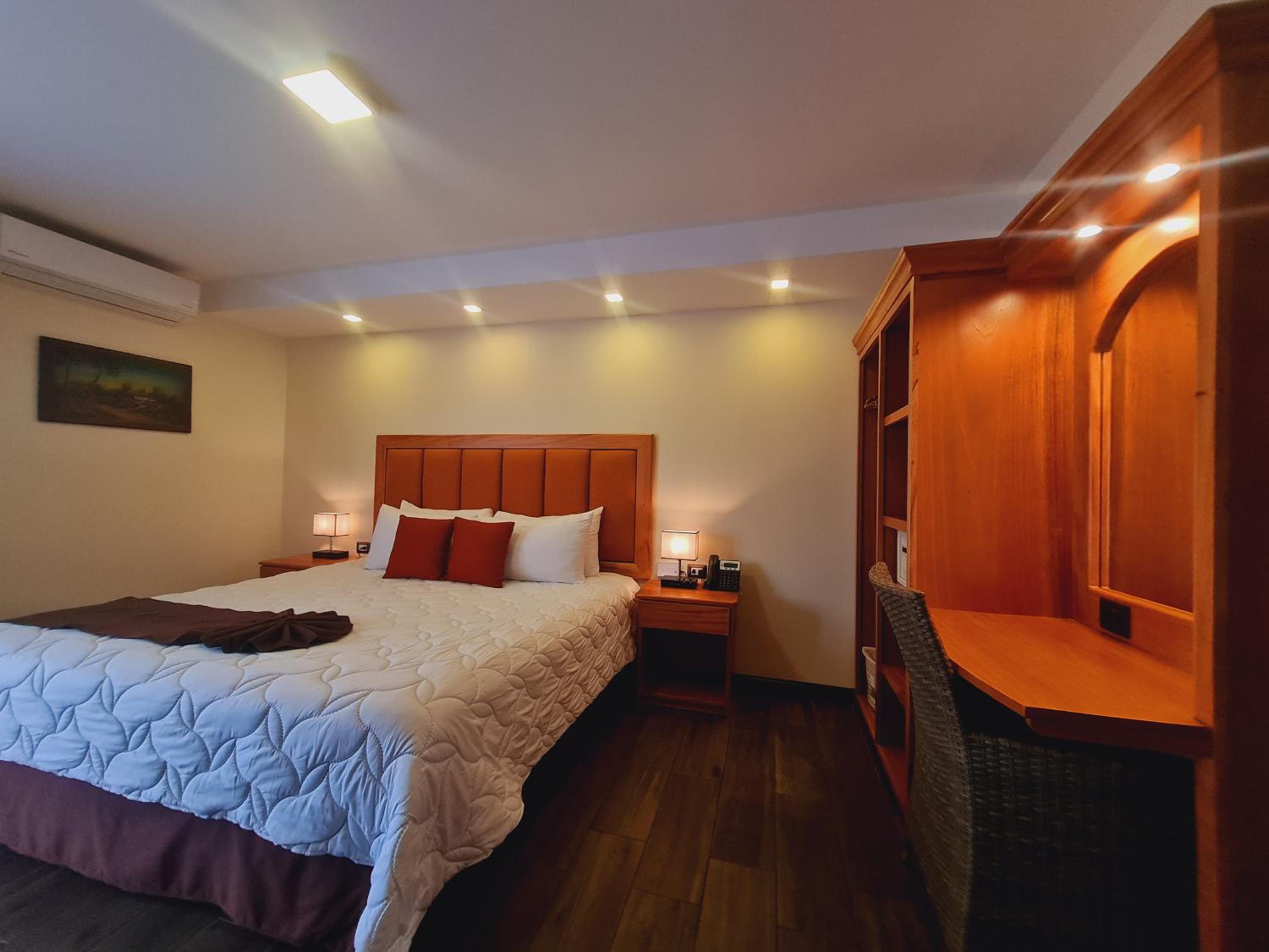 Quetzal Deluxe King Room - Photo 3