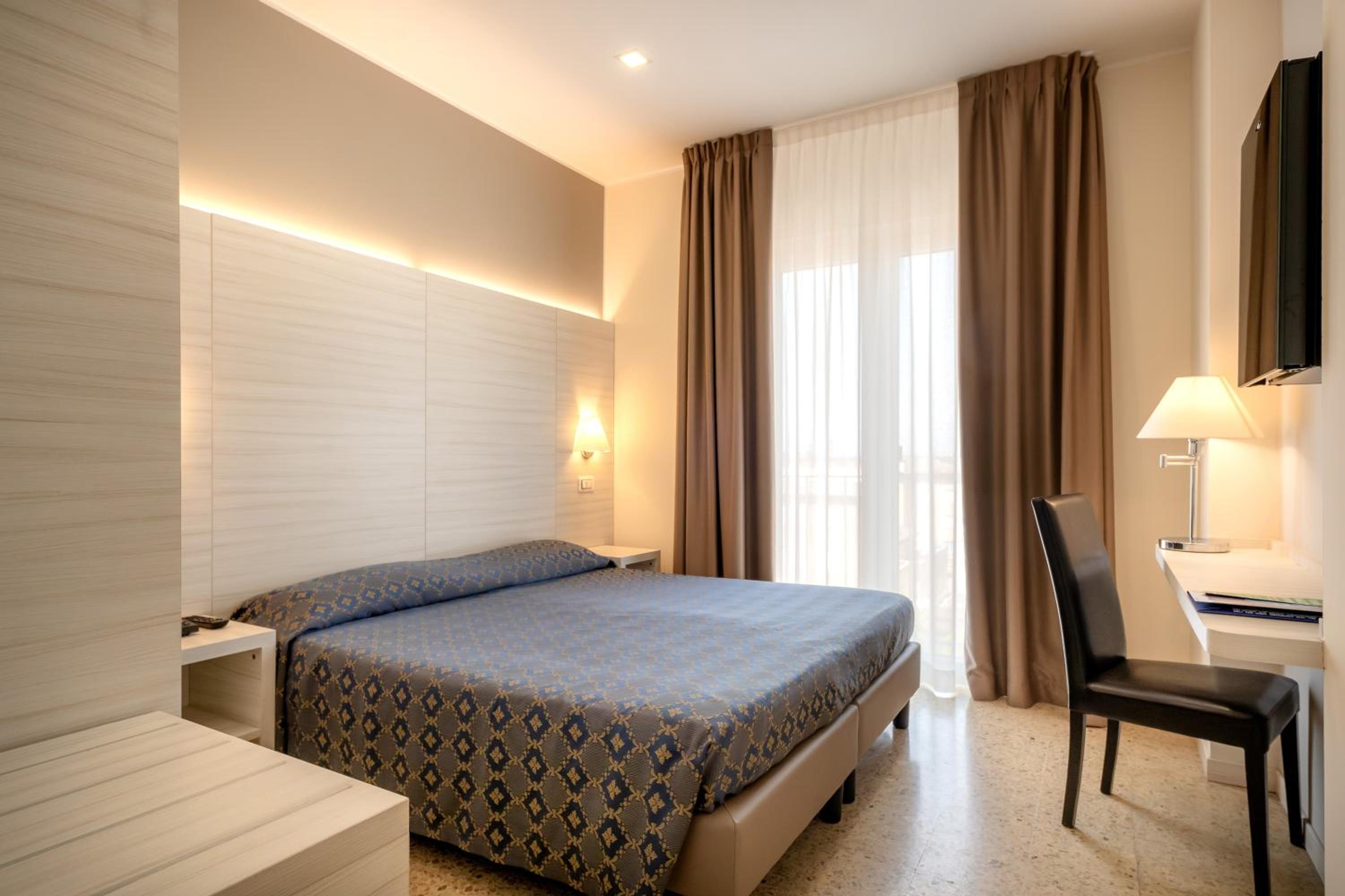 Classic Double or Twin Room photo 3
