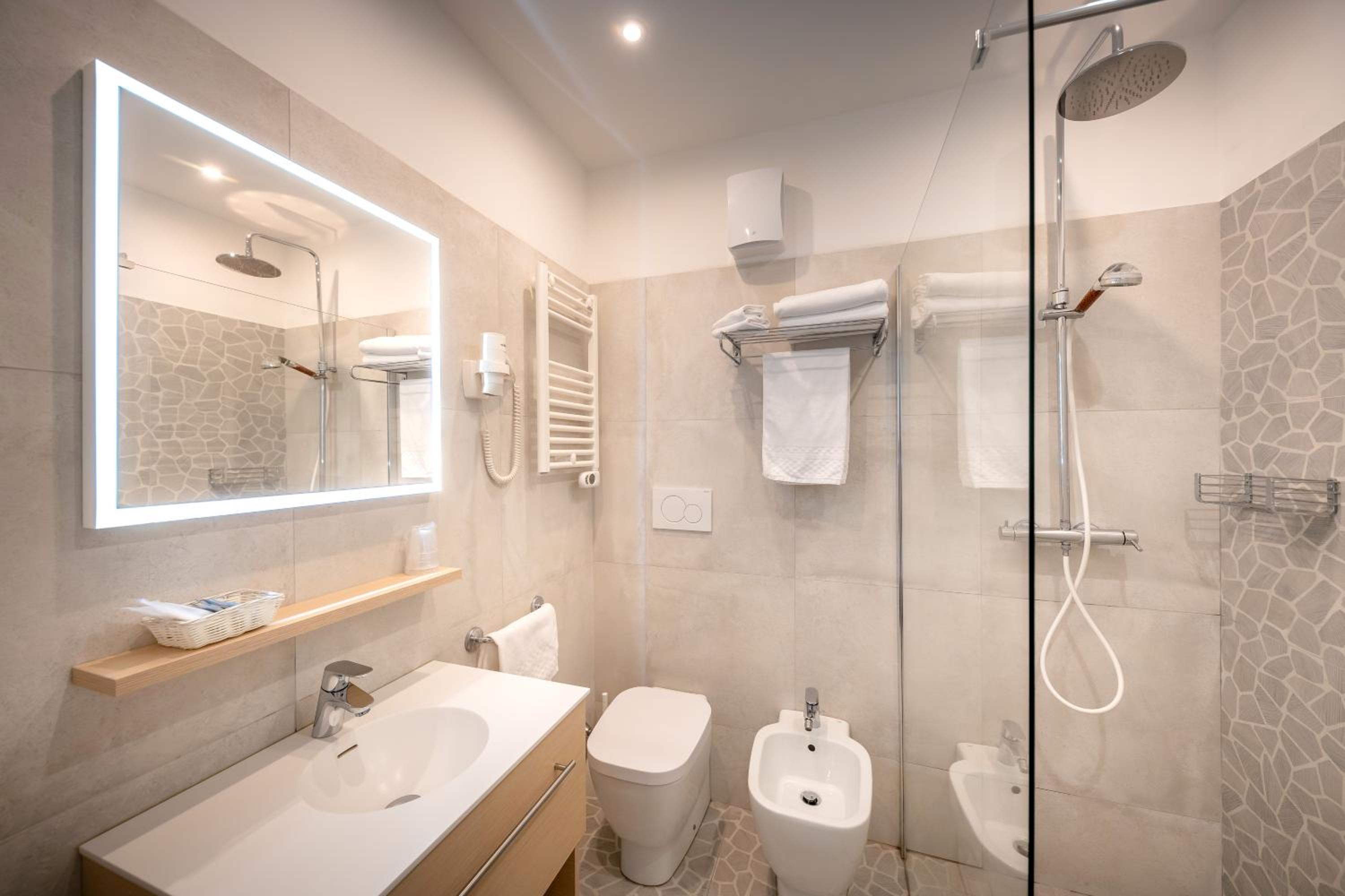 Double or Twin Room with Sea View photo 3