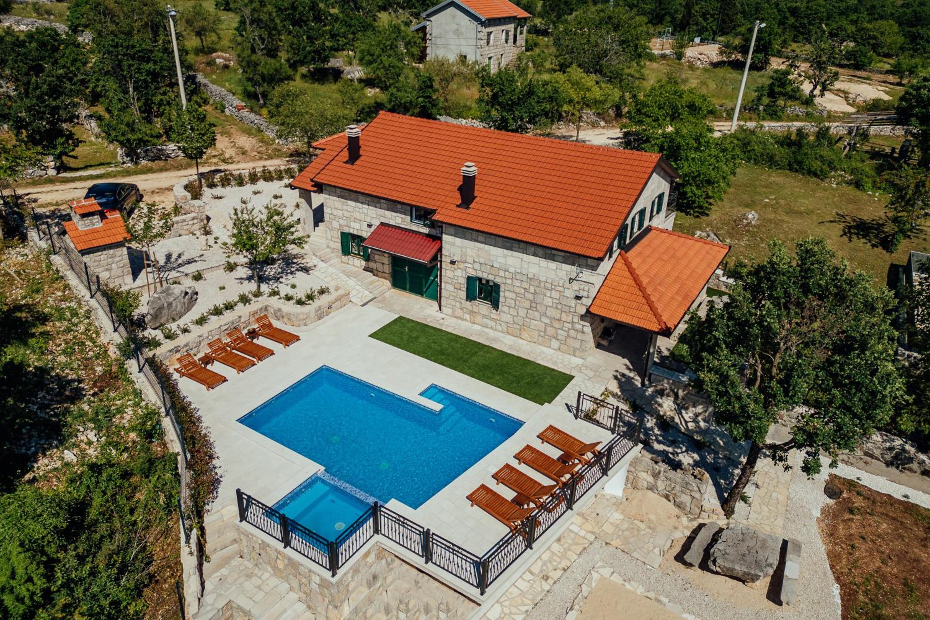 Villa photo 2