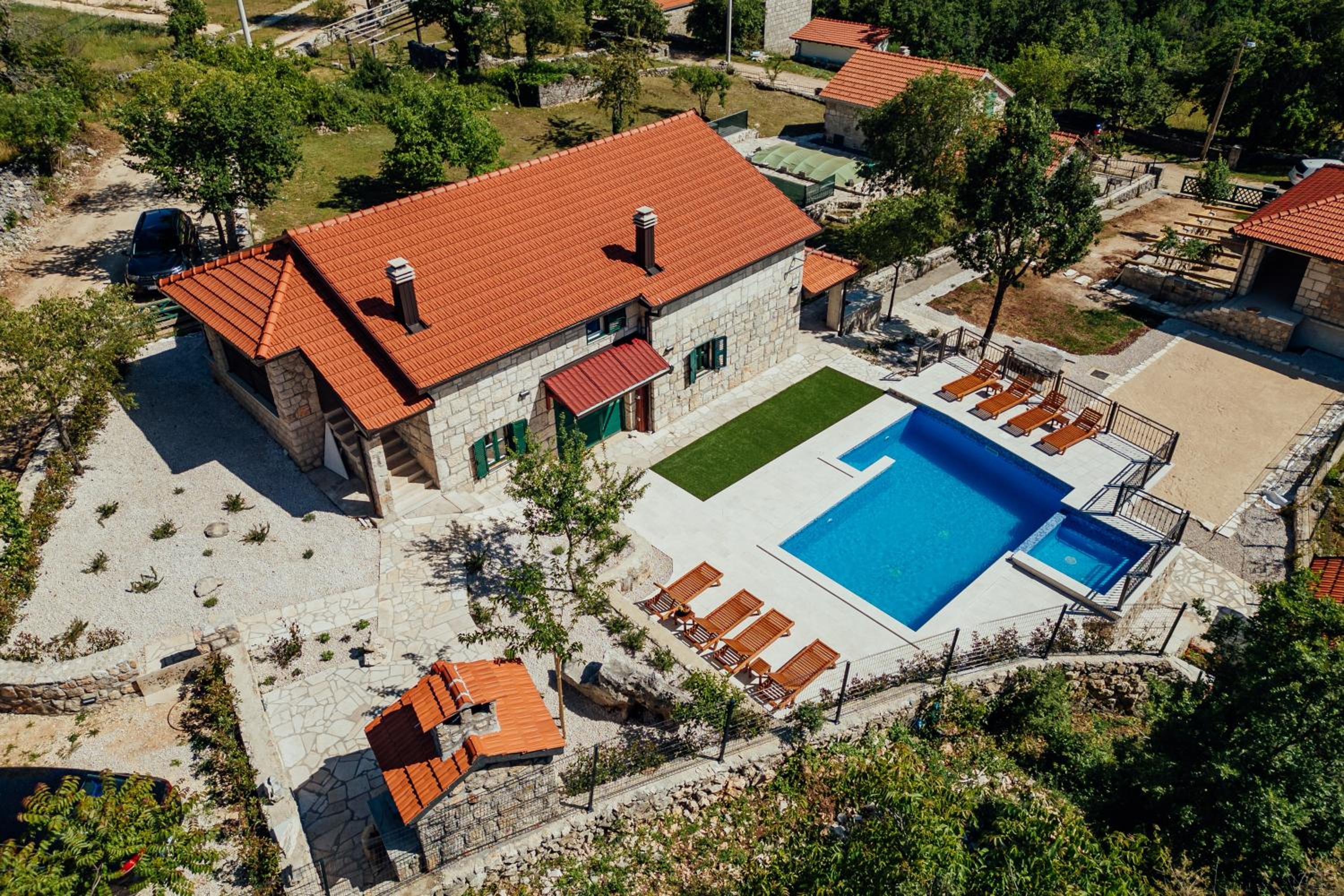 Villa photo 3