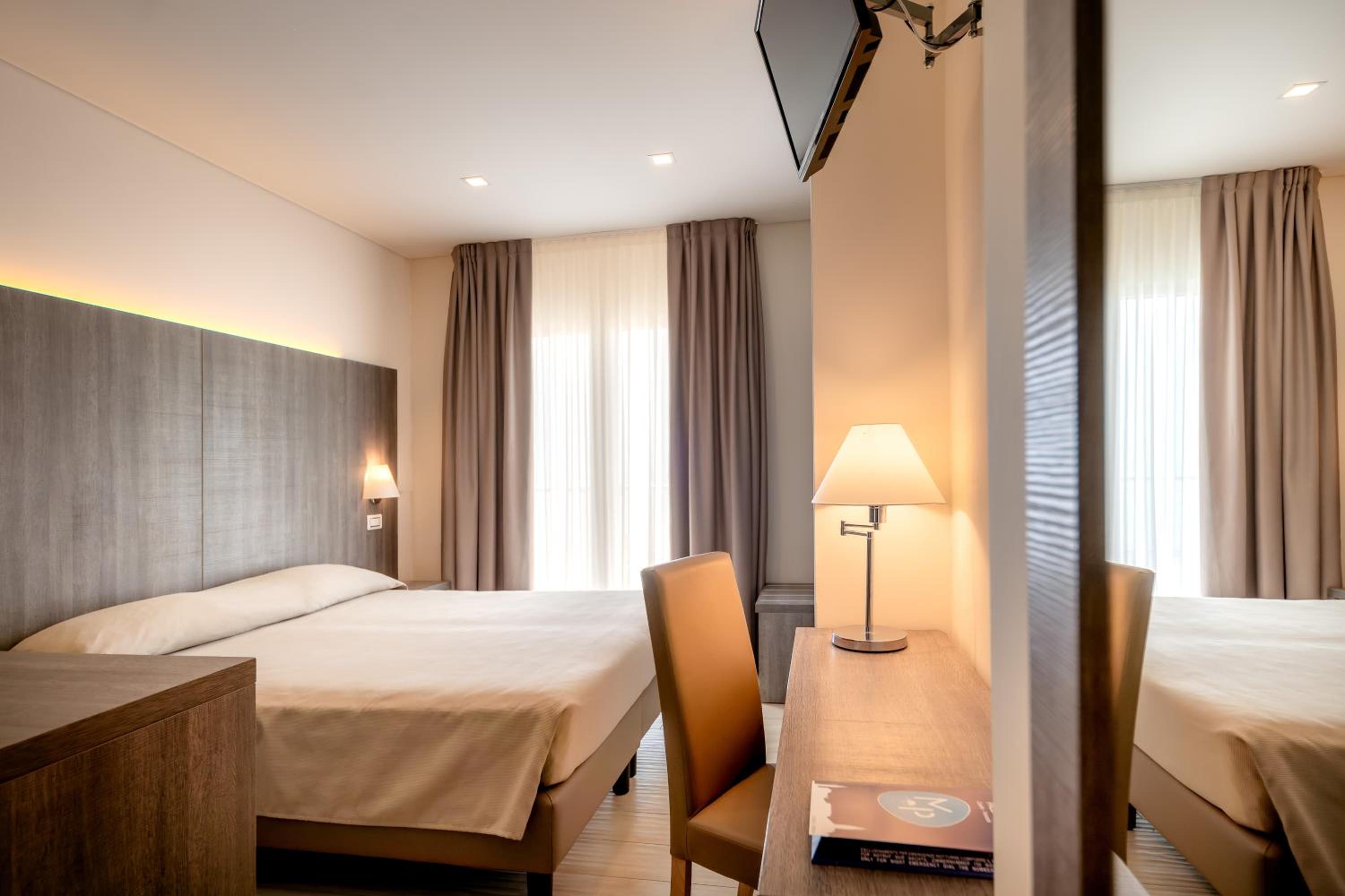 Double or Twin Room with Sea View photo 1