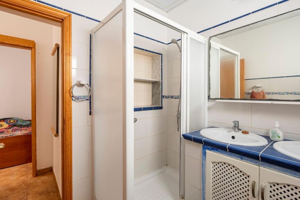 One-Bedroom Apartment with Sea View photo 2