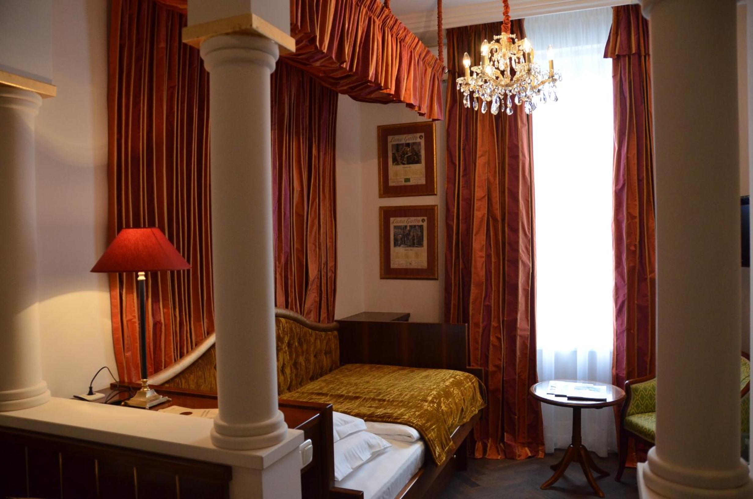Deluxe Suite, 2 Twin Beds, Non Smoking