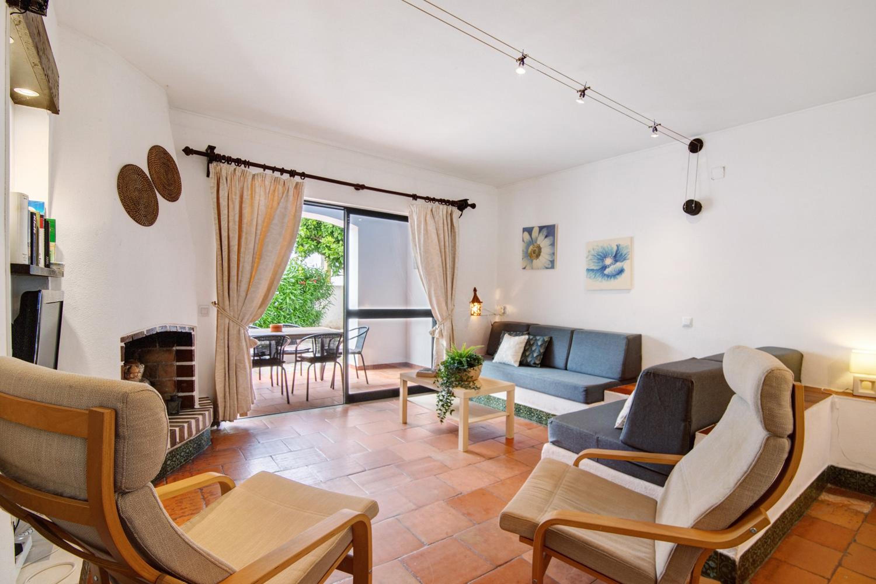 Two-Bedroom Deluxe Apartment with Balcony