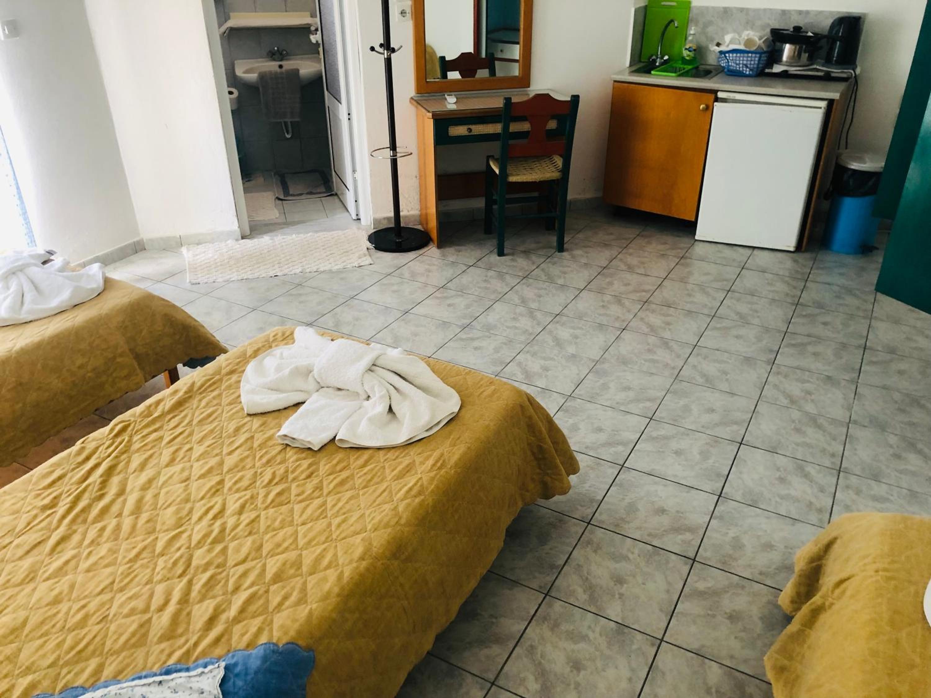 Studio (3 Adults)