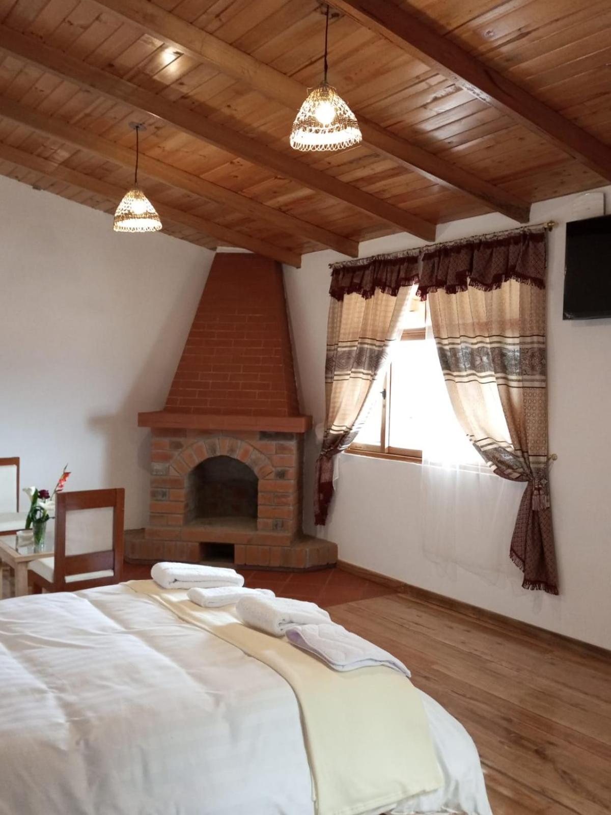 Double Room with Private Bathroom photo 2