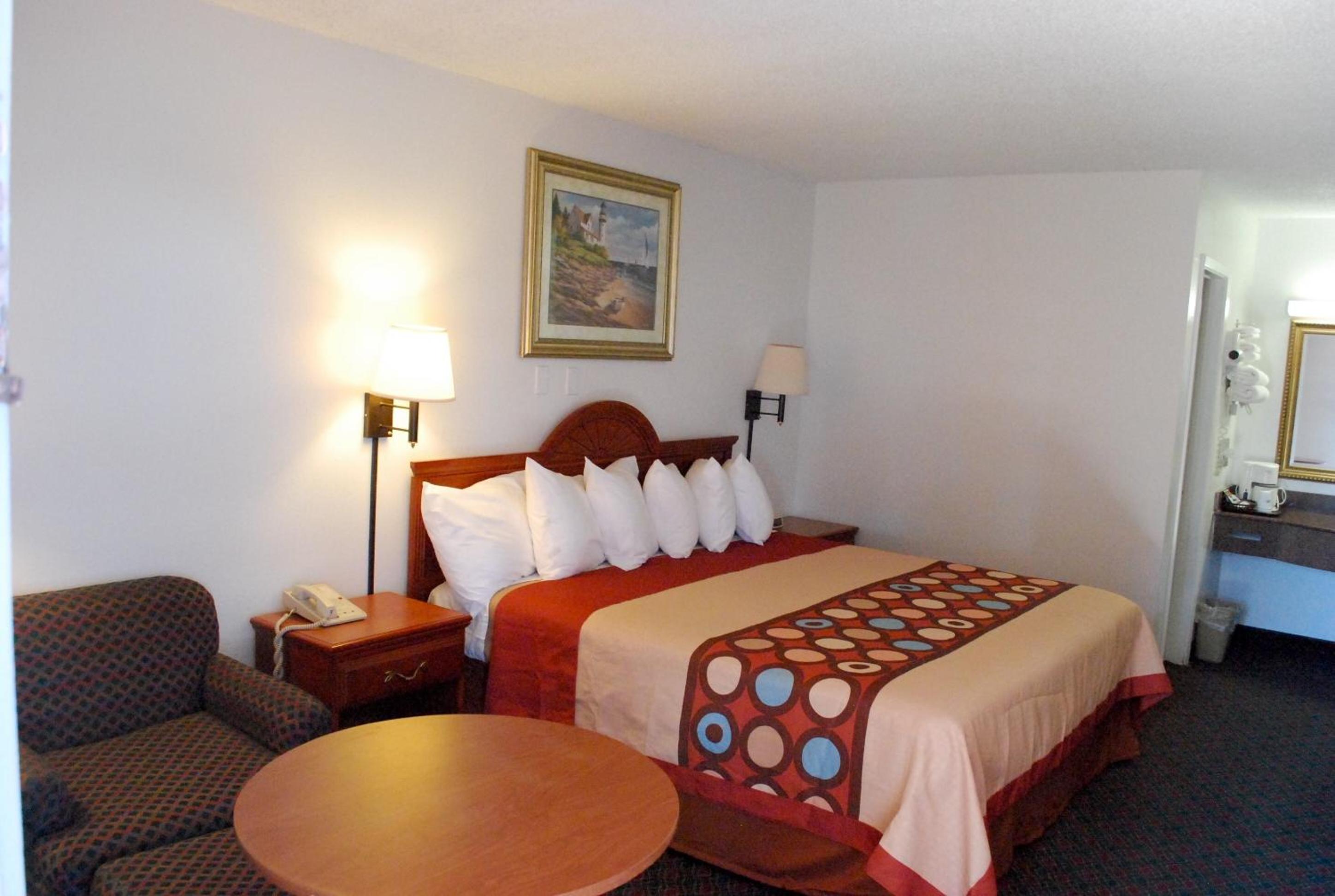 King Suite - Non-Smoking photo 1