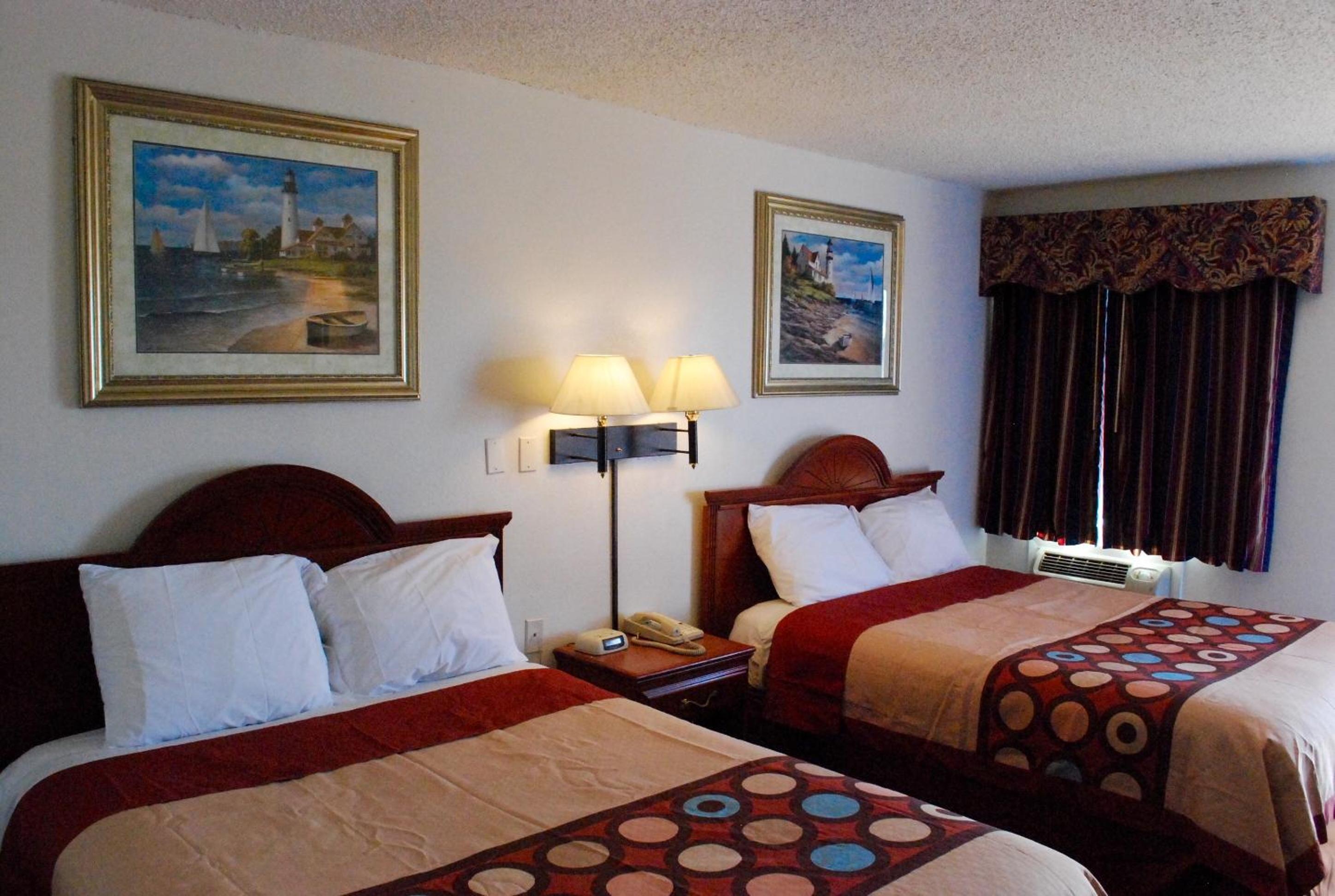 Queen Room with Two Queen Beds - Smoking photo 1