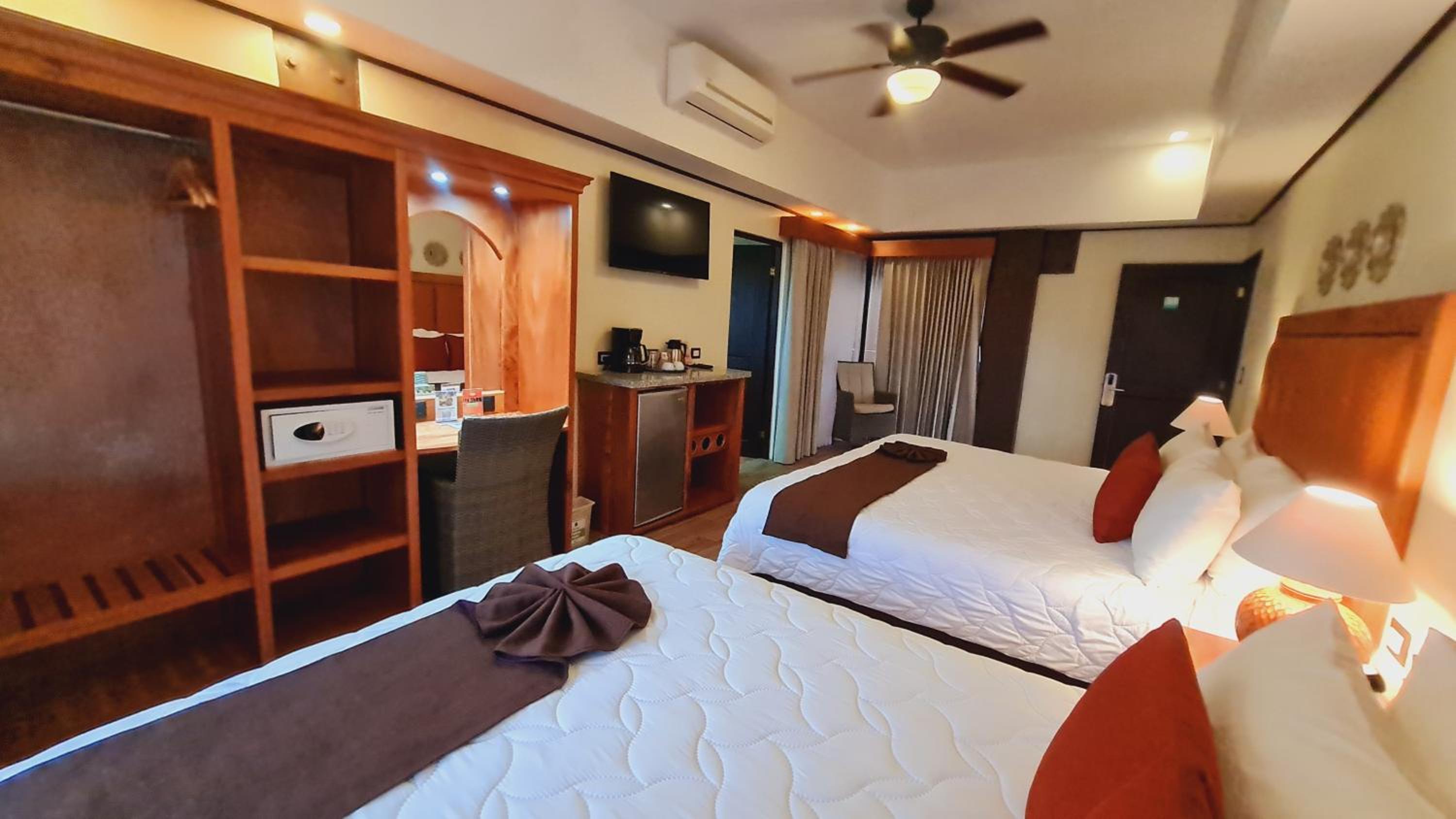 Quetzal Deluxe Double Room - Photo 6