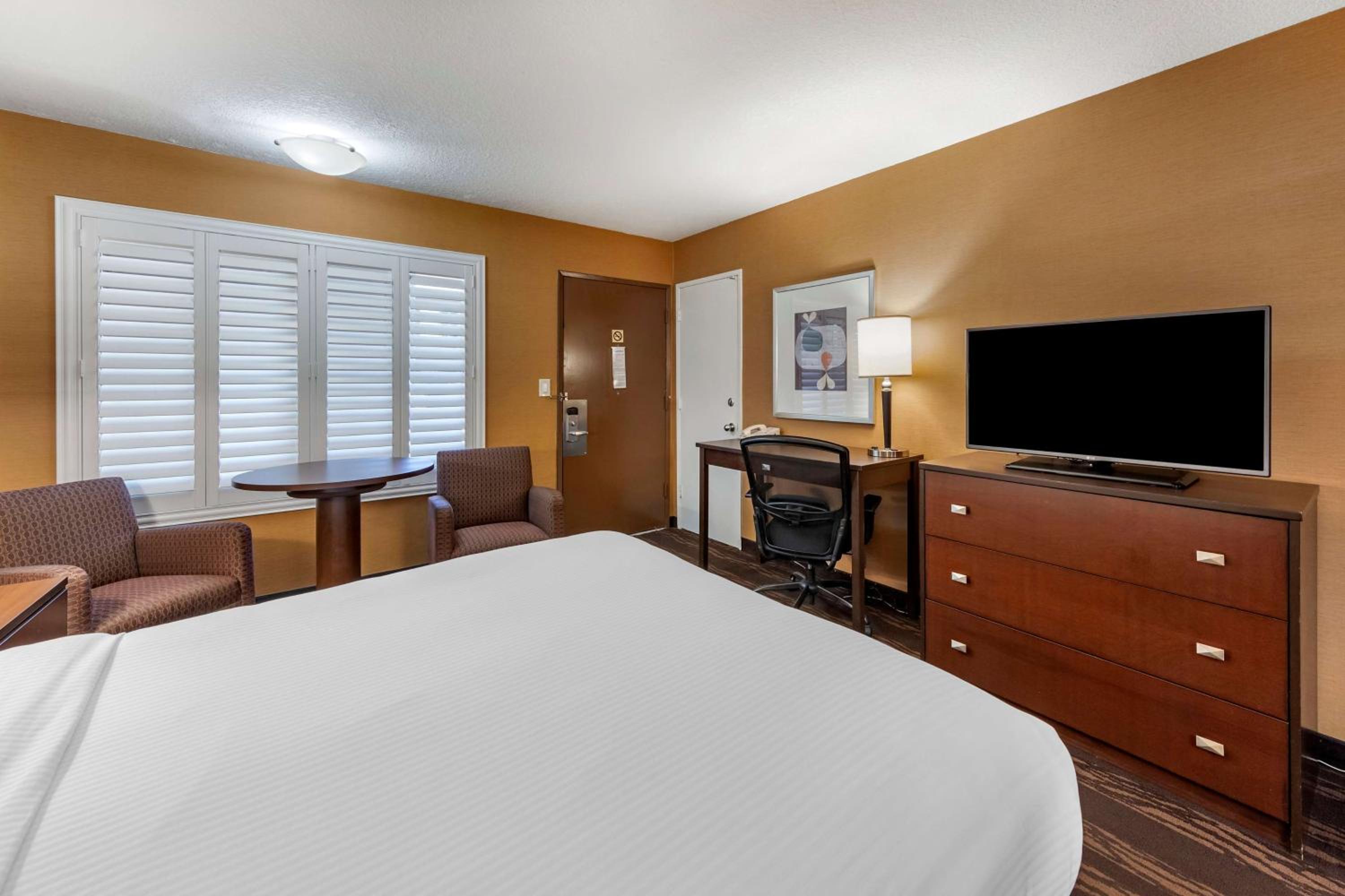 King Room - Non Smoking - Photo 1