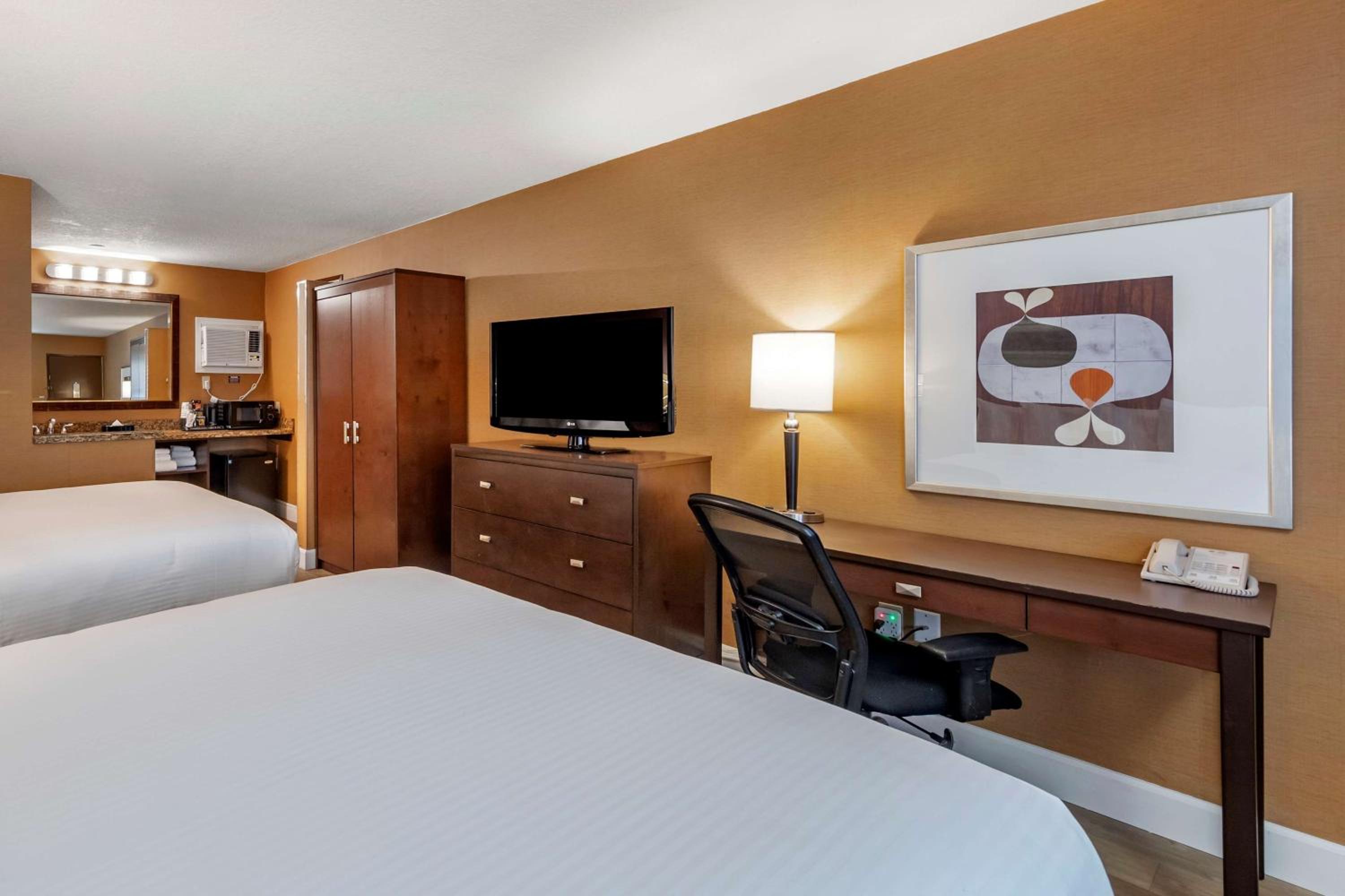 Double Room with Two Double Beds - Non-Smoking - Photo 4