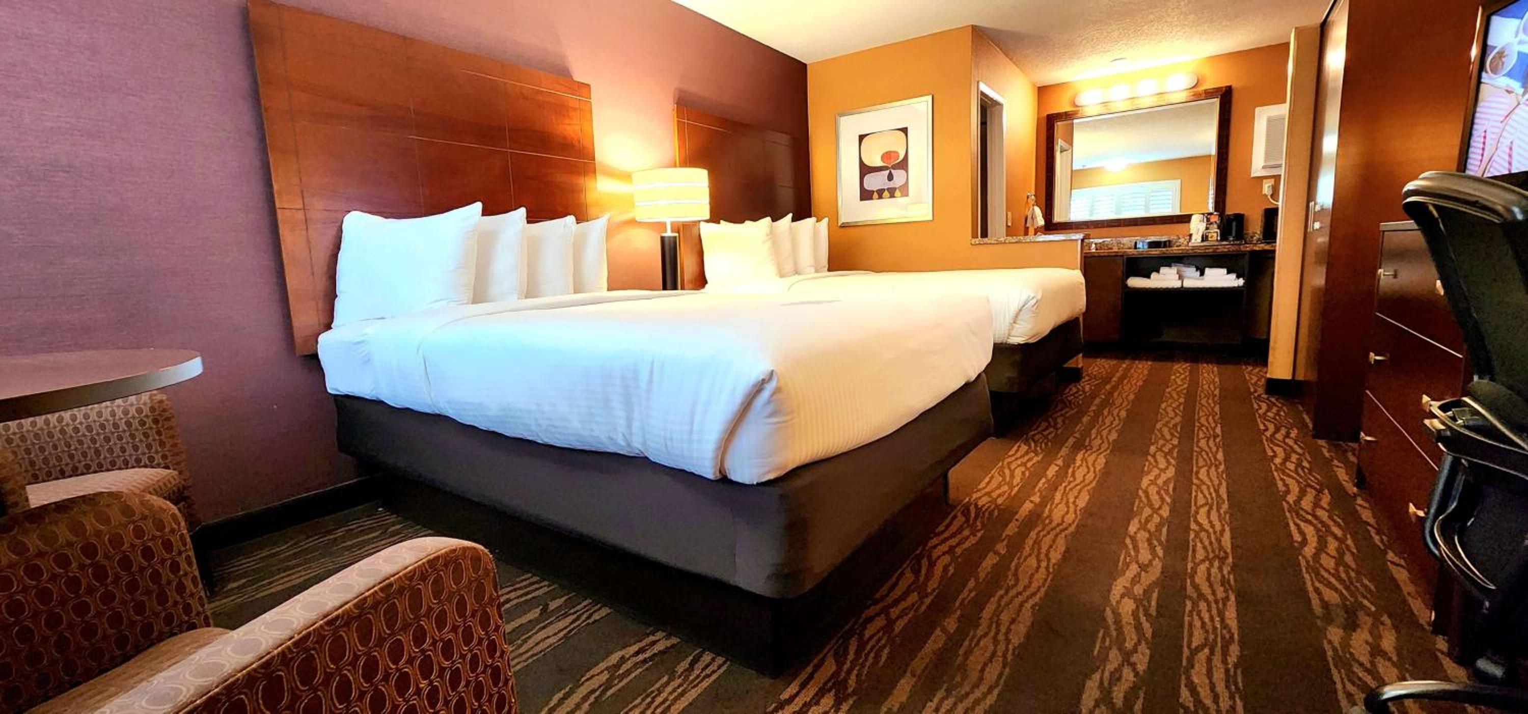 Queen Room with Two Queen Beds - Non-Smoking - Photo 1
