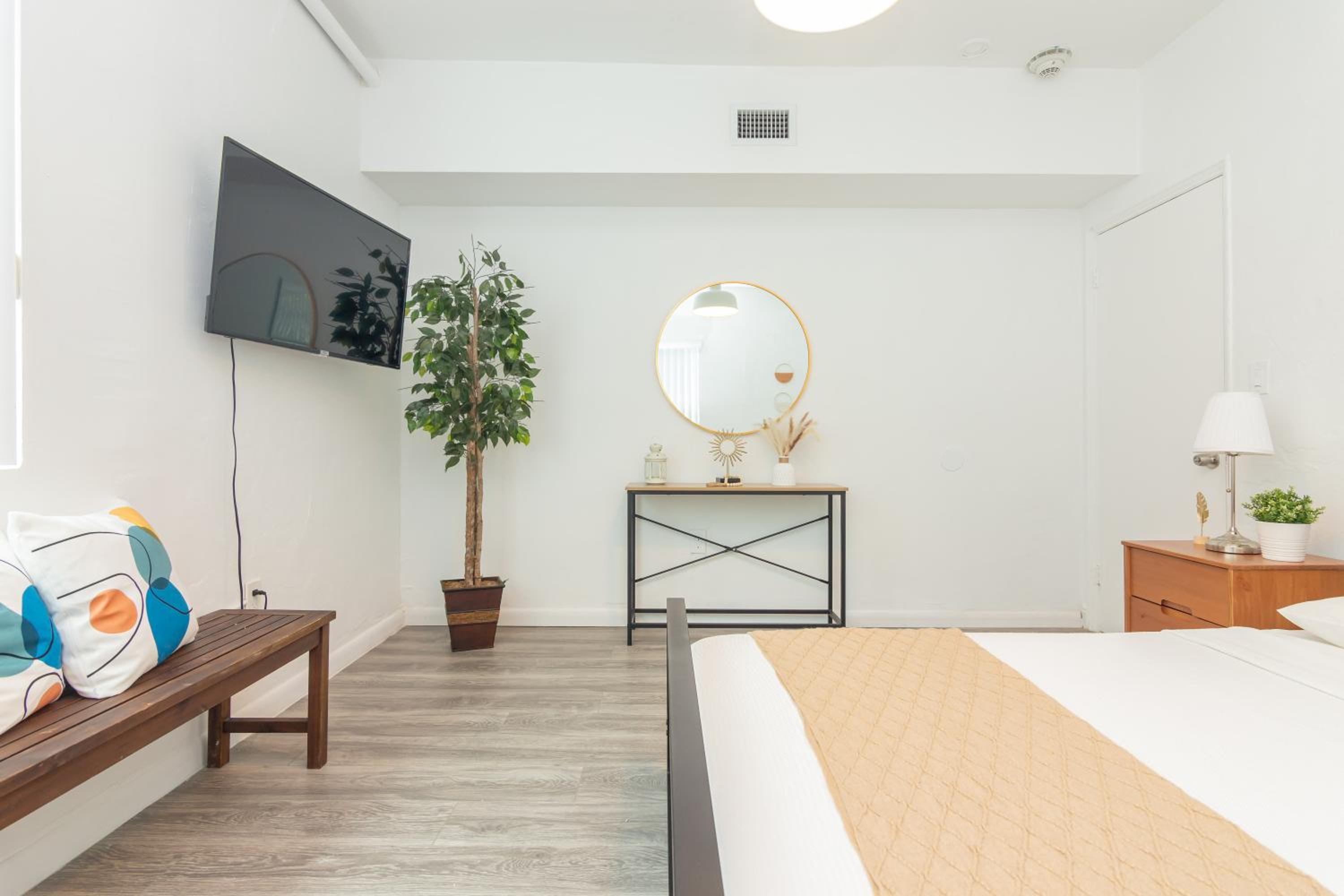 Three-Bedroom Apartment - Photo 10